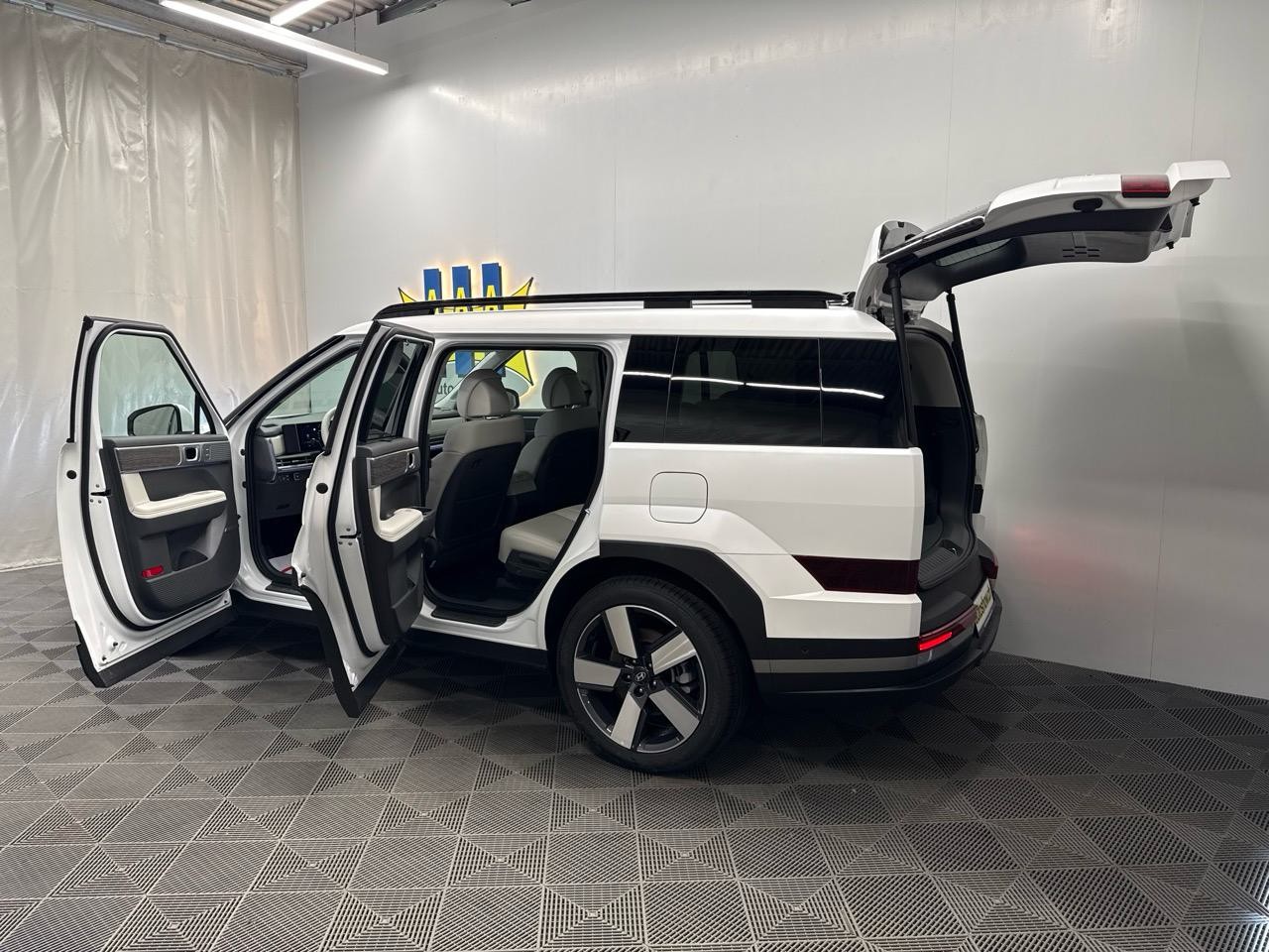 HYUNDAI Santa Fe 1.6 T-GDi PHEV Calligraphy 4WD Automatic-image-17