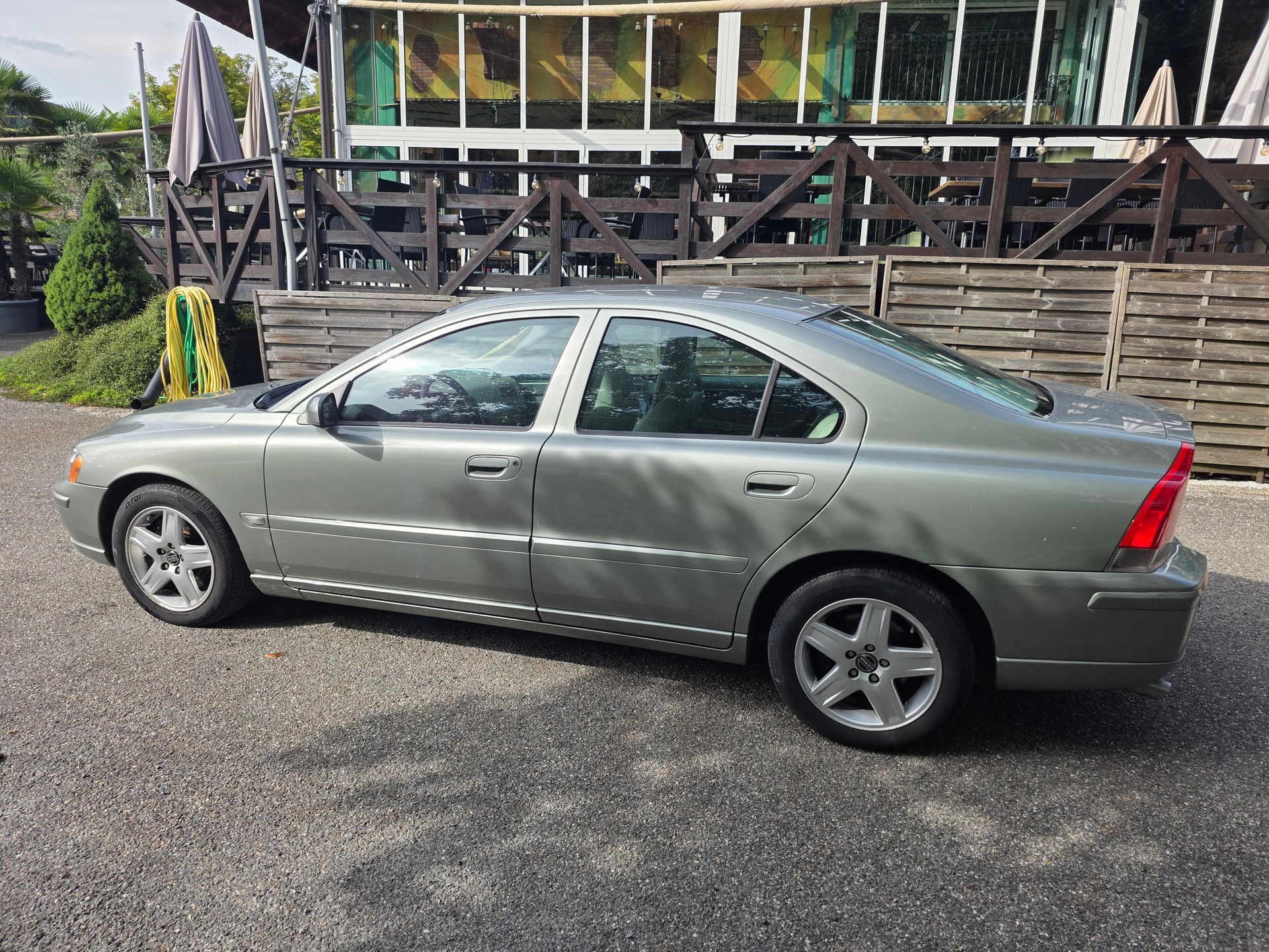 VOLVO S60 2.4 Momentum ☆☆☆ Inklusive frischer MFK ☆☆☆-showroom-element-3