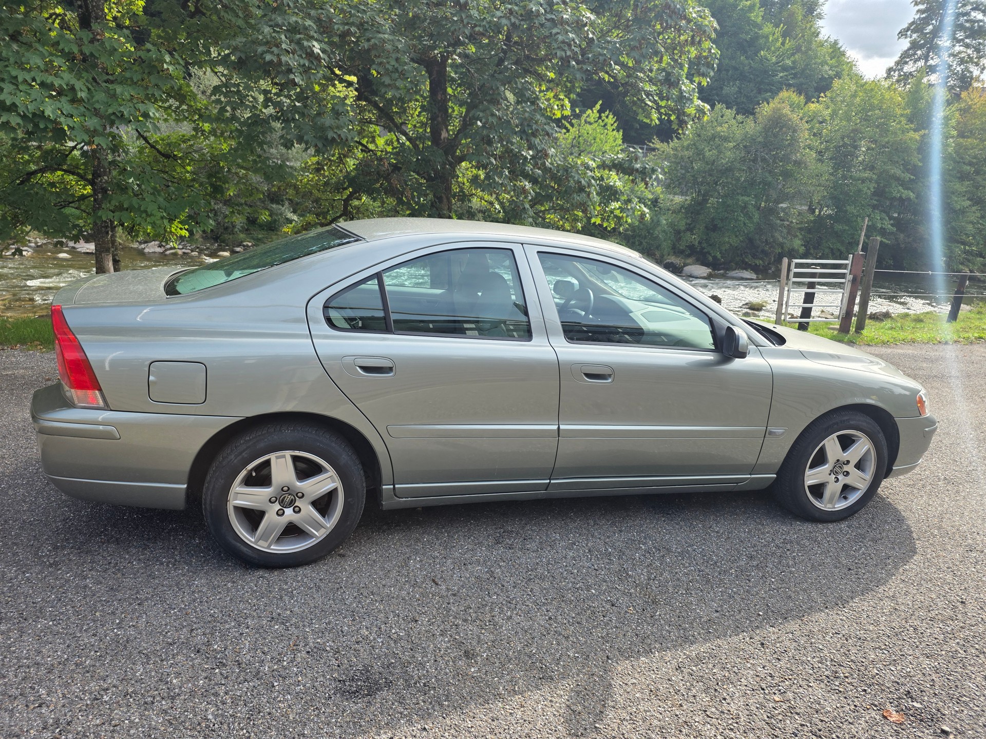 VOLVO S60 2.4 Momentum ☆☆☆ Inklusive frischer MFK ☆☆☆-showroom-element-2