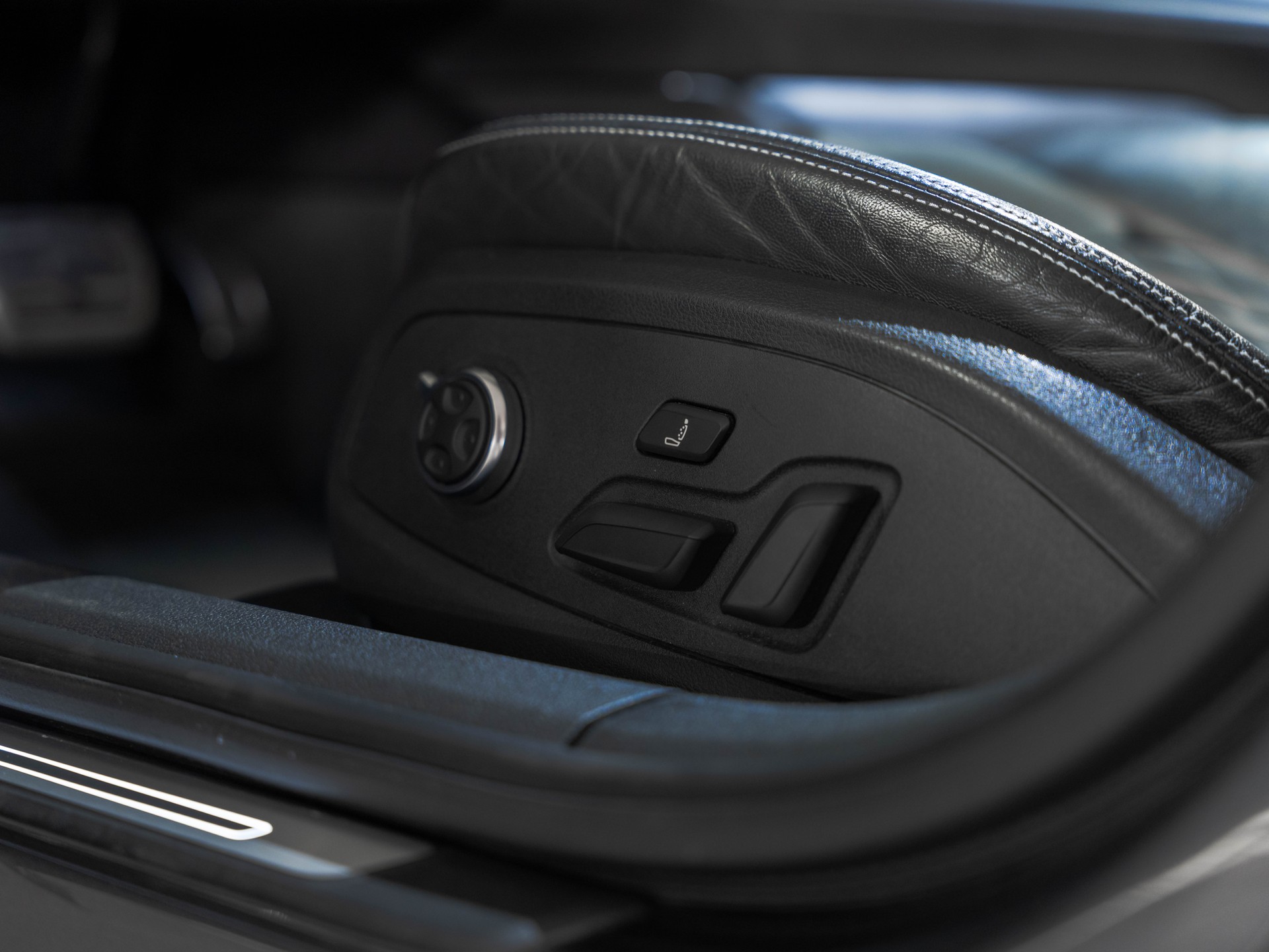 AUDI RS4 Avant 2.9 TFSI quattro tiptronic-image-25