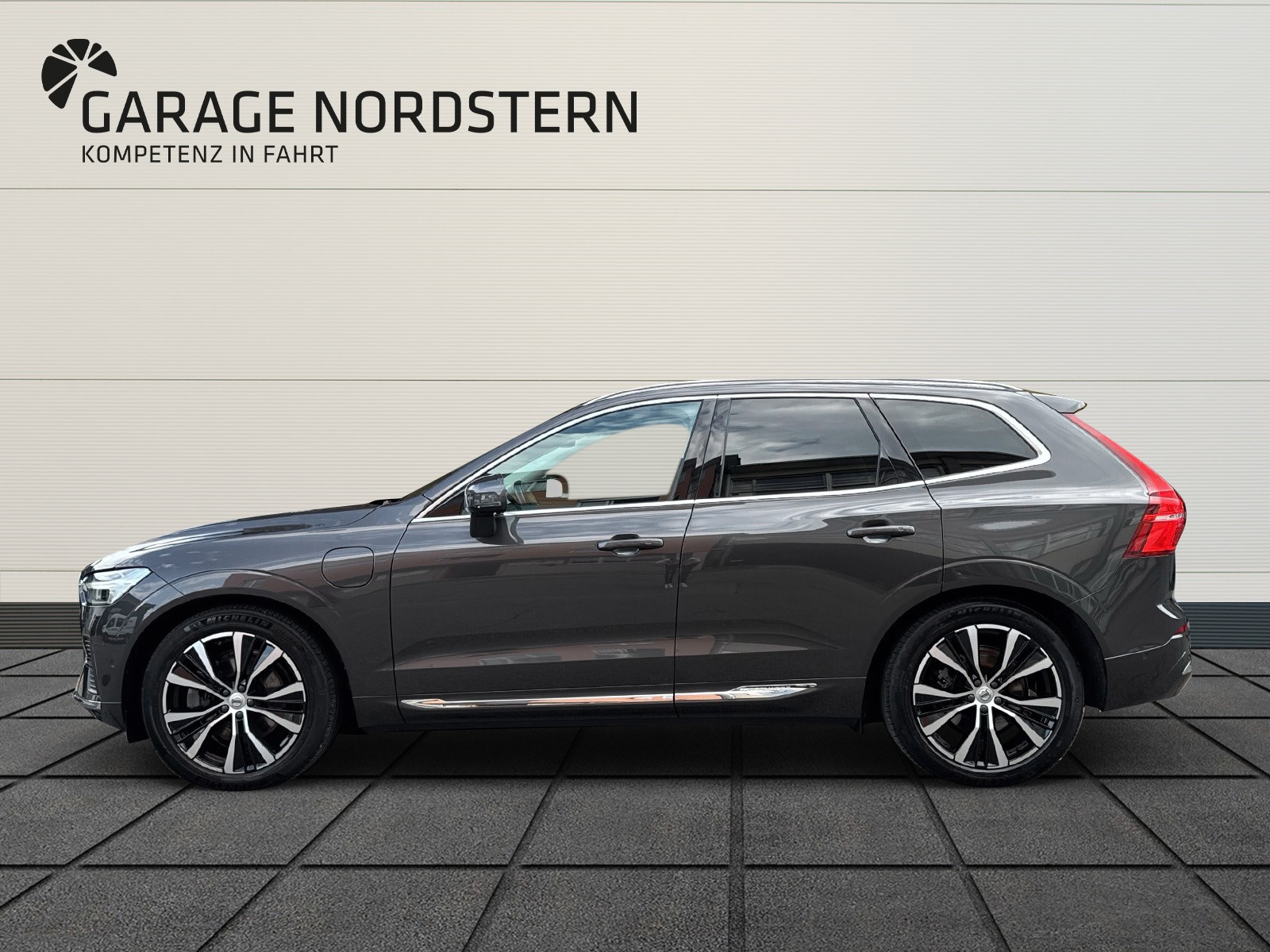 VOLVO XC60 2.0 T6 TE Ultimate Bright eAWD-showroom-element-1