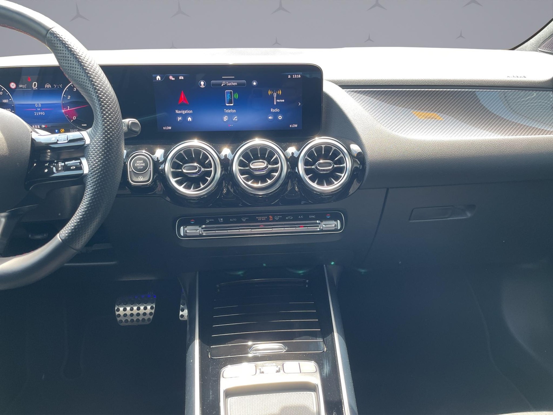 MERCEDES-BENZ GLA 200 Night Star AMG Line-image-14
