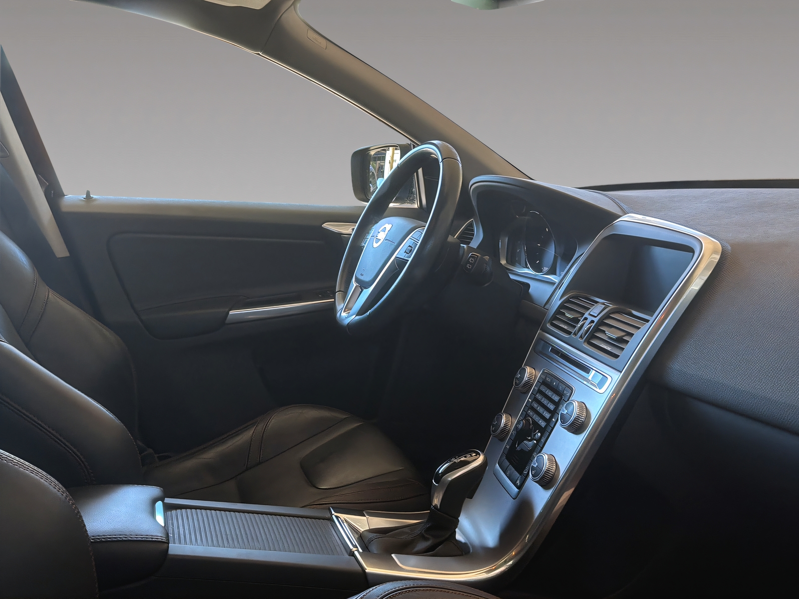 VOLVO XC60 2.4 D5 Summum AWD S/S-image-11