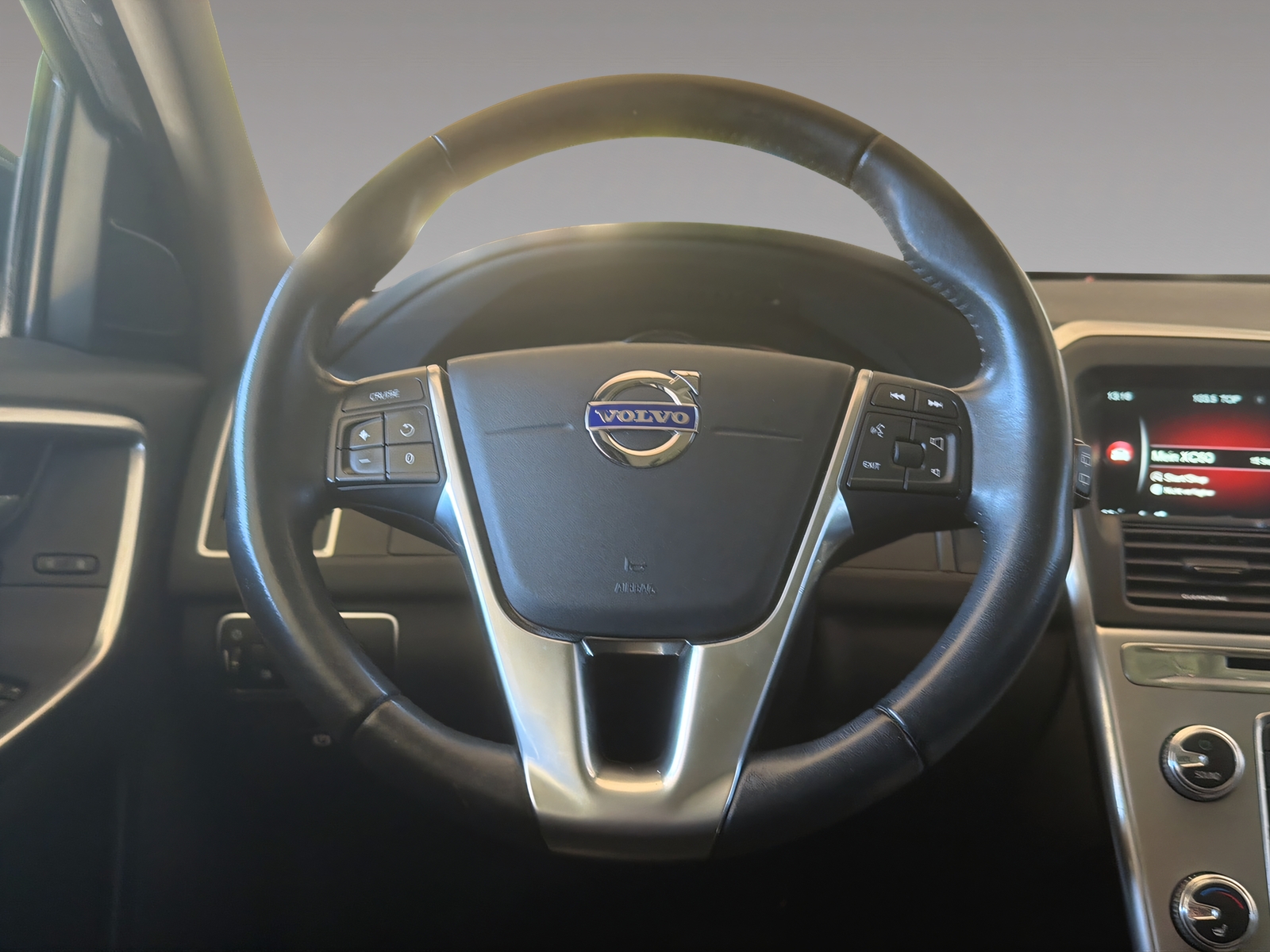 VOLVO XC60 2.4 D5 Summum AWD S/S-image-9