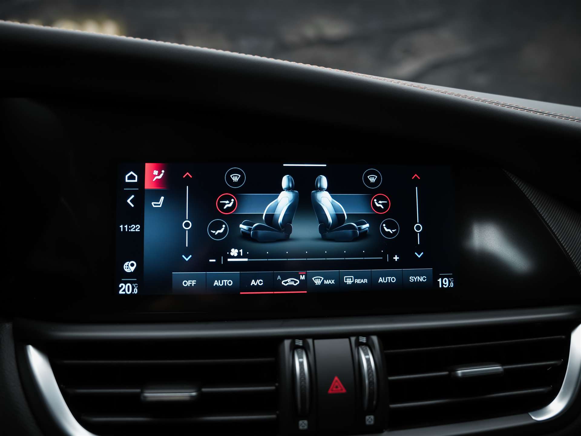 ALFA ROMEO Giulia 2.0 Intensa Q4 AT8 *SOFORT Verfügbar*Werksgarantie*Panorama*Harman/Kardon*-image-32