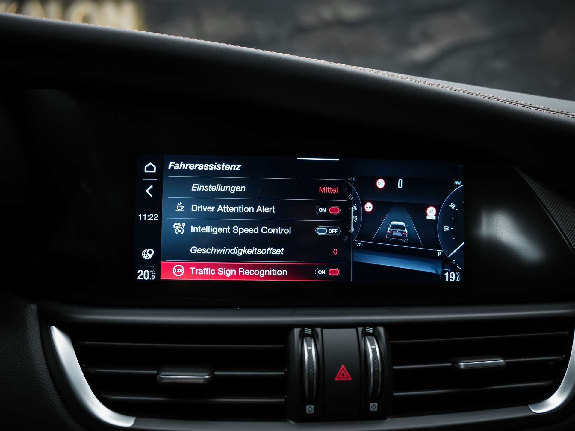 ALFA ROMEO Giulia 2.0 Intensa Q4 AT8 *SOFORT Verfügbar*Werksgarantie*Panorama*Harman/Kardon*-image-35