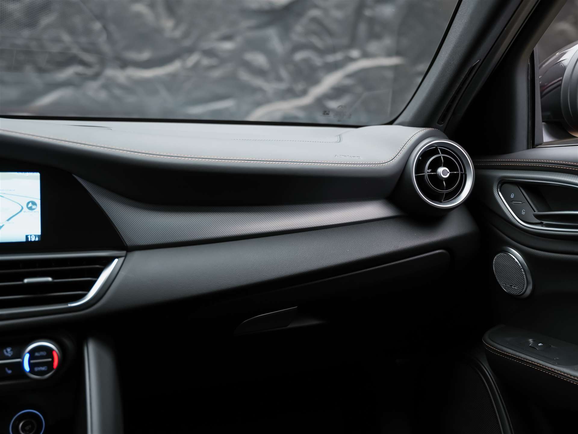 ALFA ROMEO Giulia 2.0 Intensa Q4 AT8 *SOFORT Verfügbar*Werksgarantie*Panorama*Harman/Kardon*-image-22