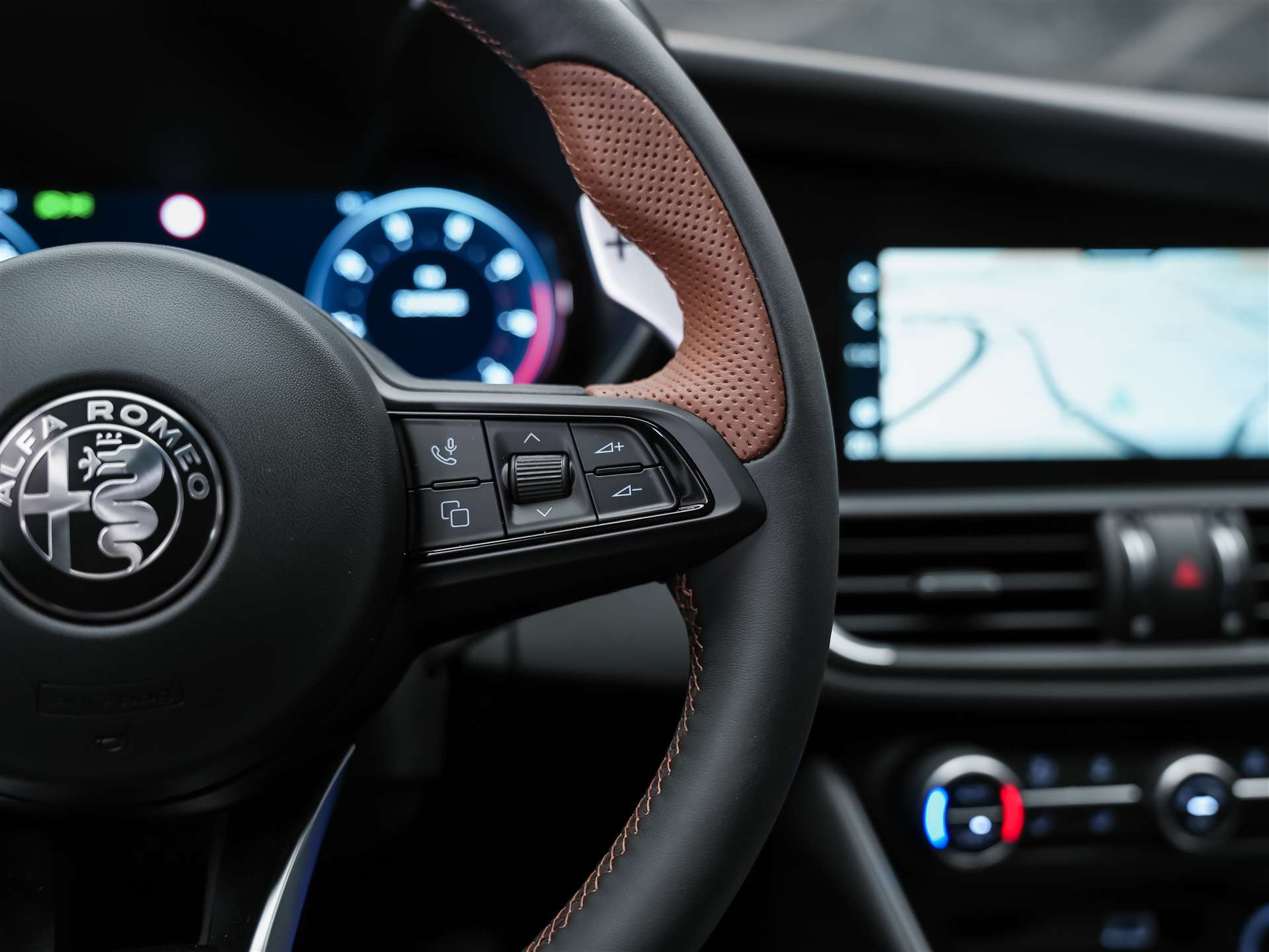 ALFA ROMEO Giulia 2.0 Intensa Q4 AT8 *SOFORT Verfügbar*Werksgarantie*Panorama*Harman/Kardon*-image-30