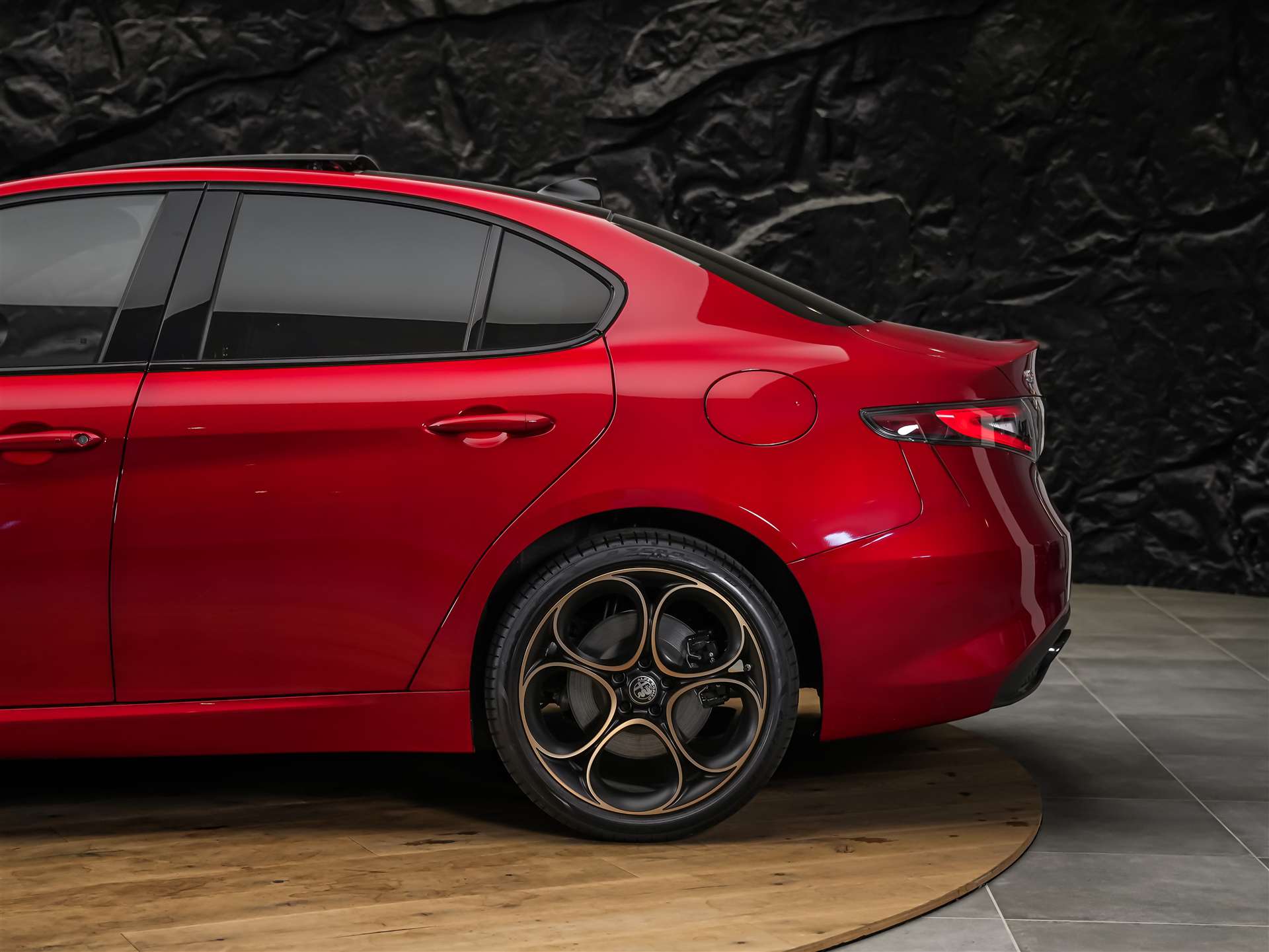 ALFA ROMEO Giulia 2.0 Intensa Q4 AT8 *SOFORT Verfügbar*Werksgarantie*Panorama*Harman/Kardon*-image-19