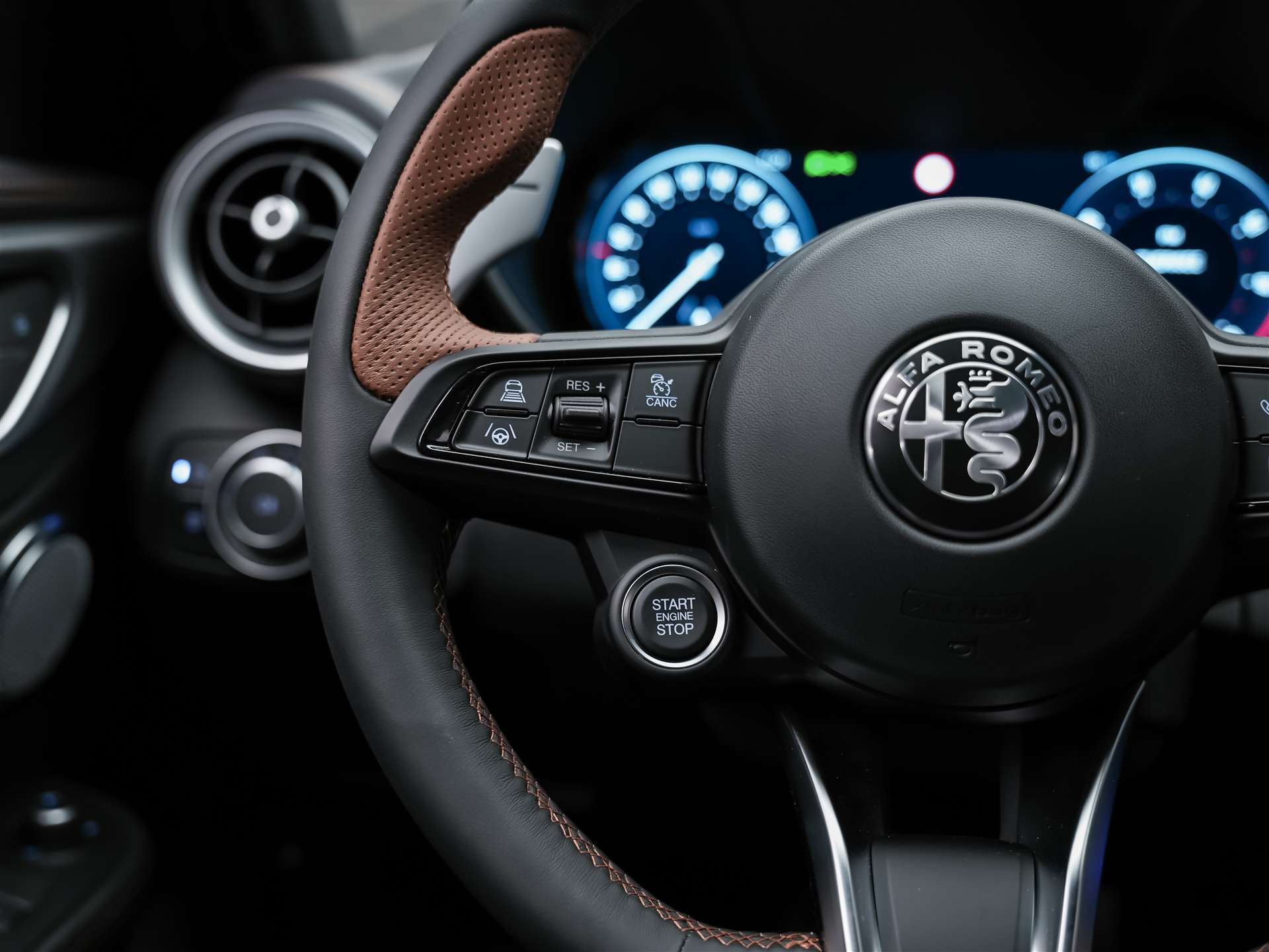 ALFA ROMEO Giulia 2.0 Intensa Q4 AT8 *SOFORT Verfügbar*Werksgarantie*Panorama*Harman/Kardon*-image-29