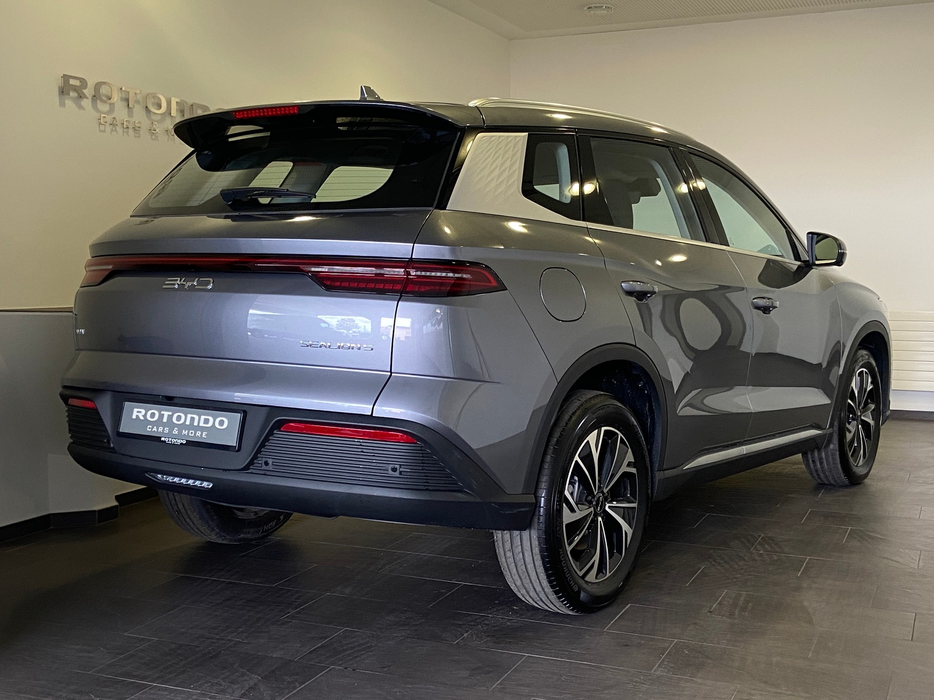 BYD Sealion 5 DM-i Design-showroom-element-1