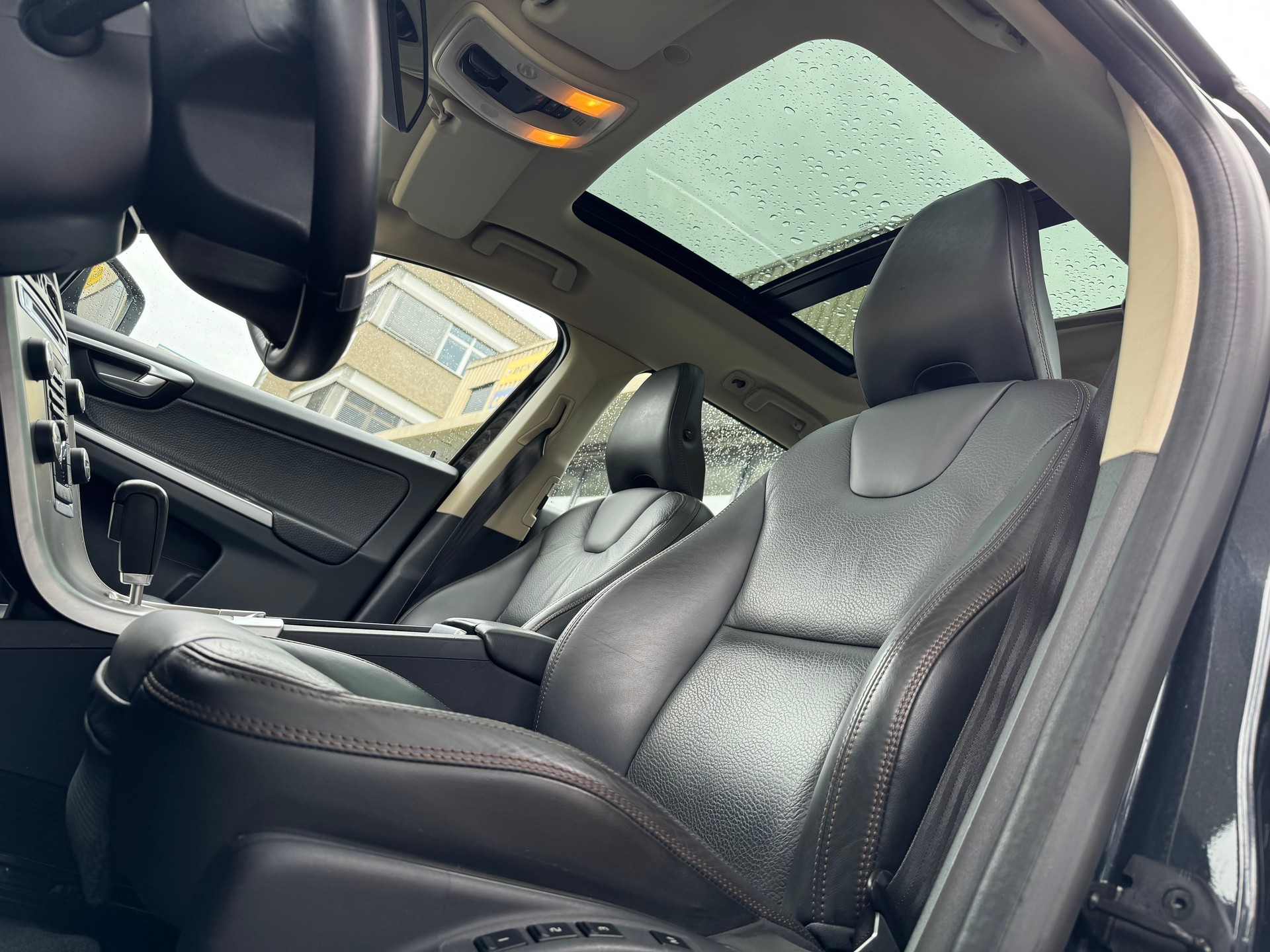 VOLVO XC60 T6 AWD Summum Geartronic-image-5