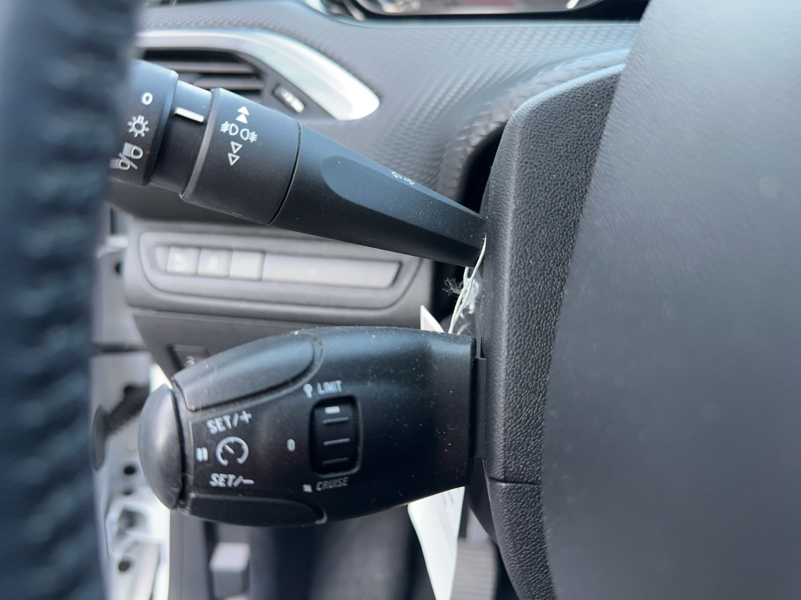 PEUGEOT 2008 1.2 VTI Access-image-21