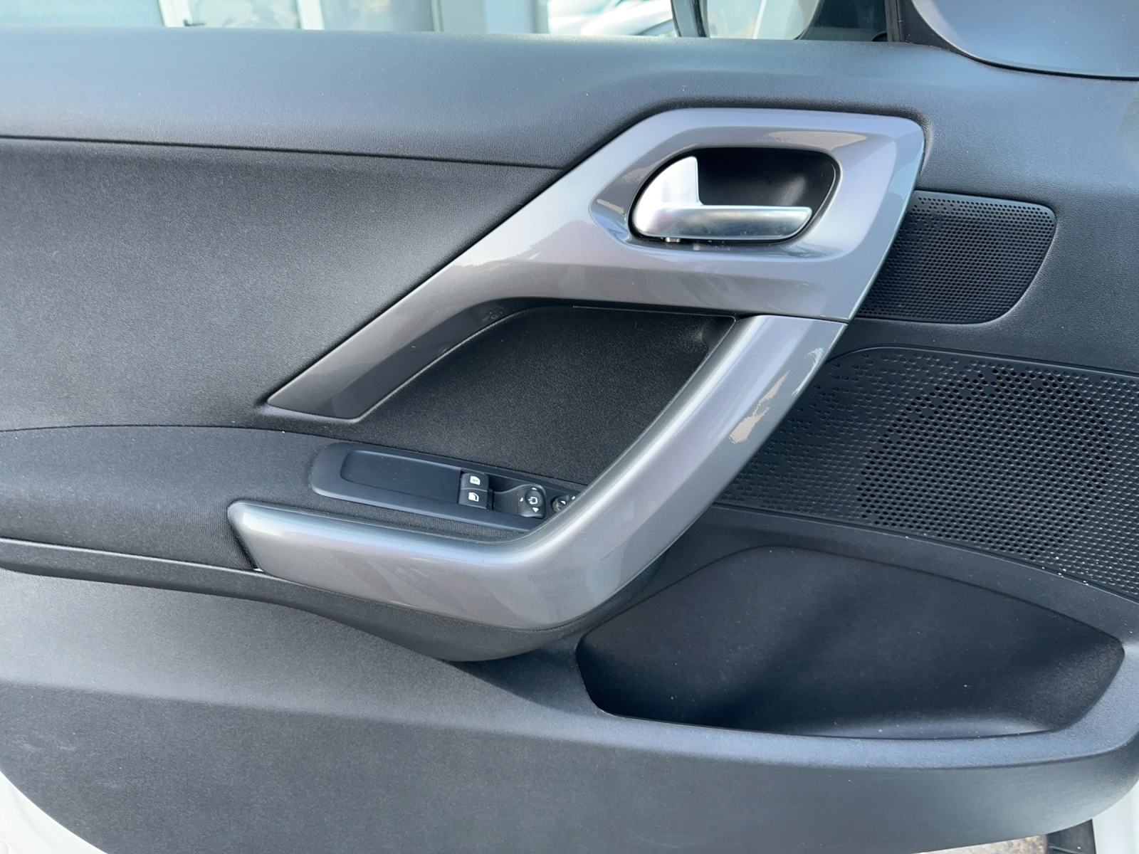 PEUGEOT 2008 1.2 VTI Access-image-11
