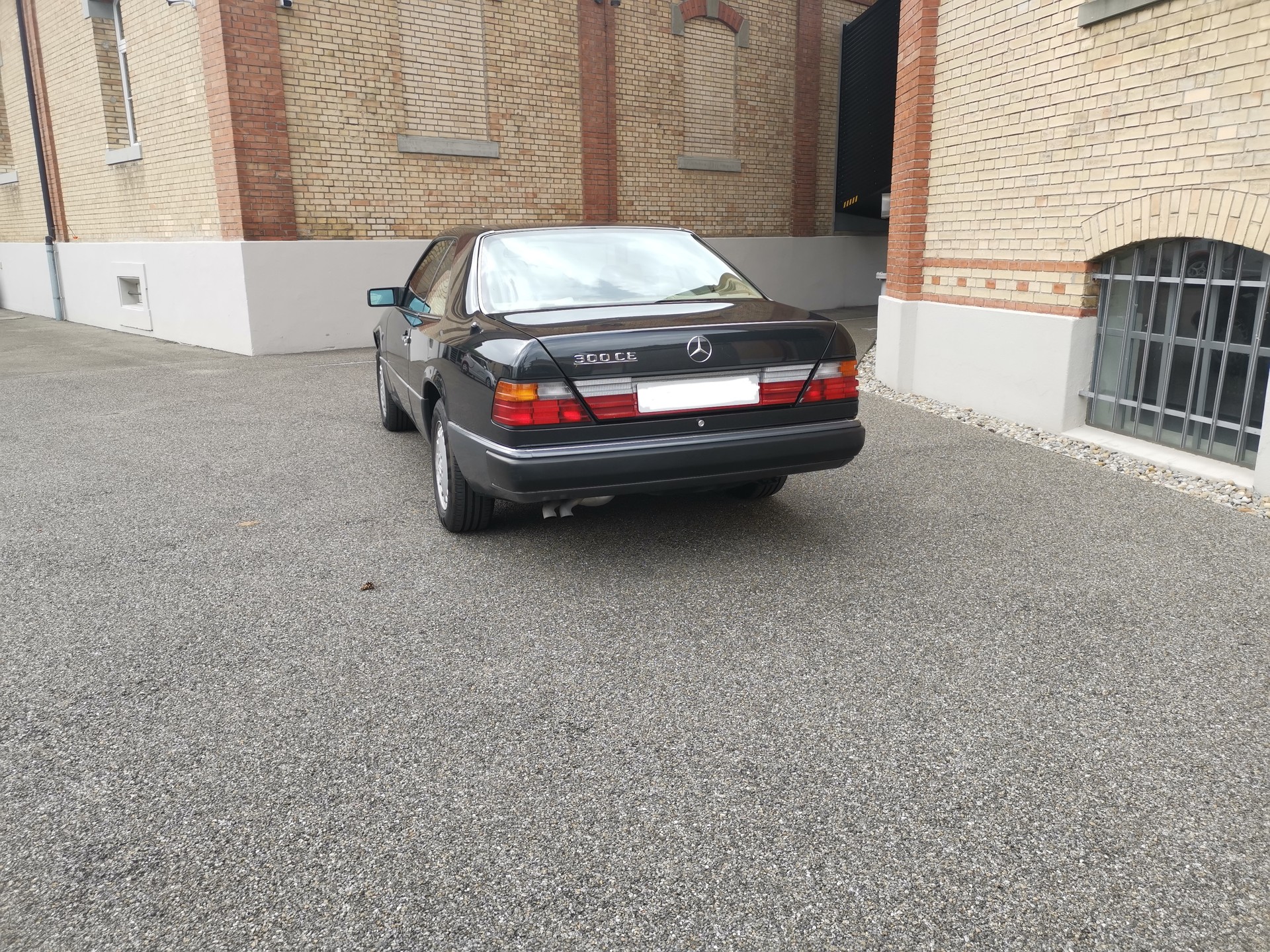 MERCEDES-BENZ 300 CE-image-2
