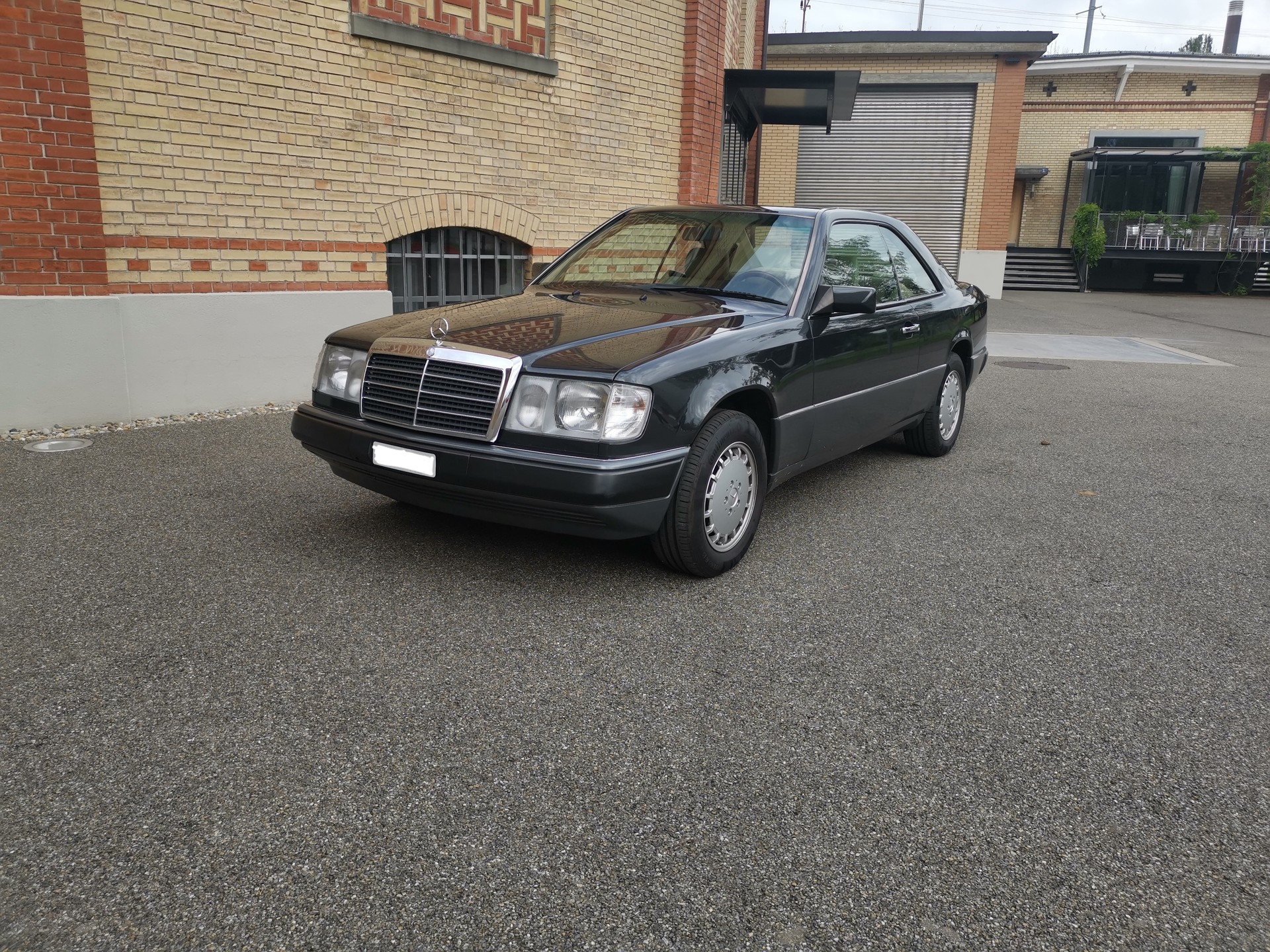 MERCEDES-BENZ 300 CE-image-4