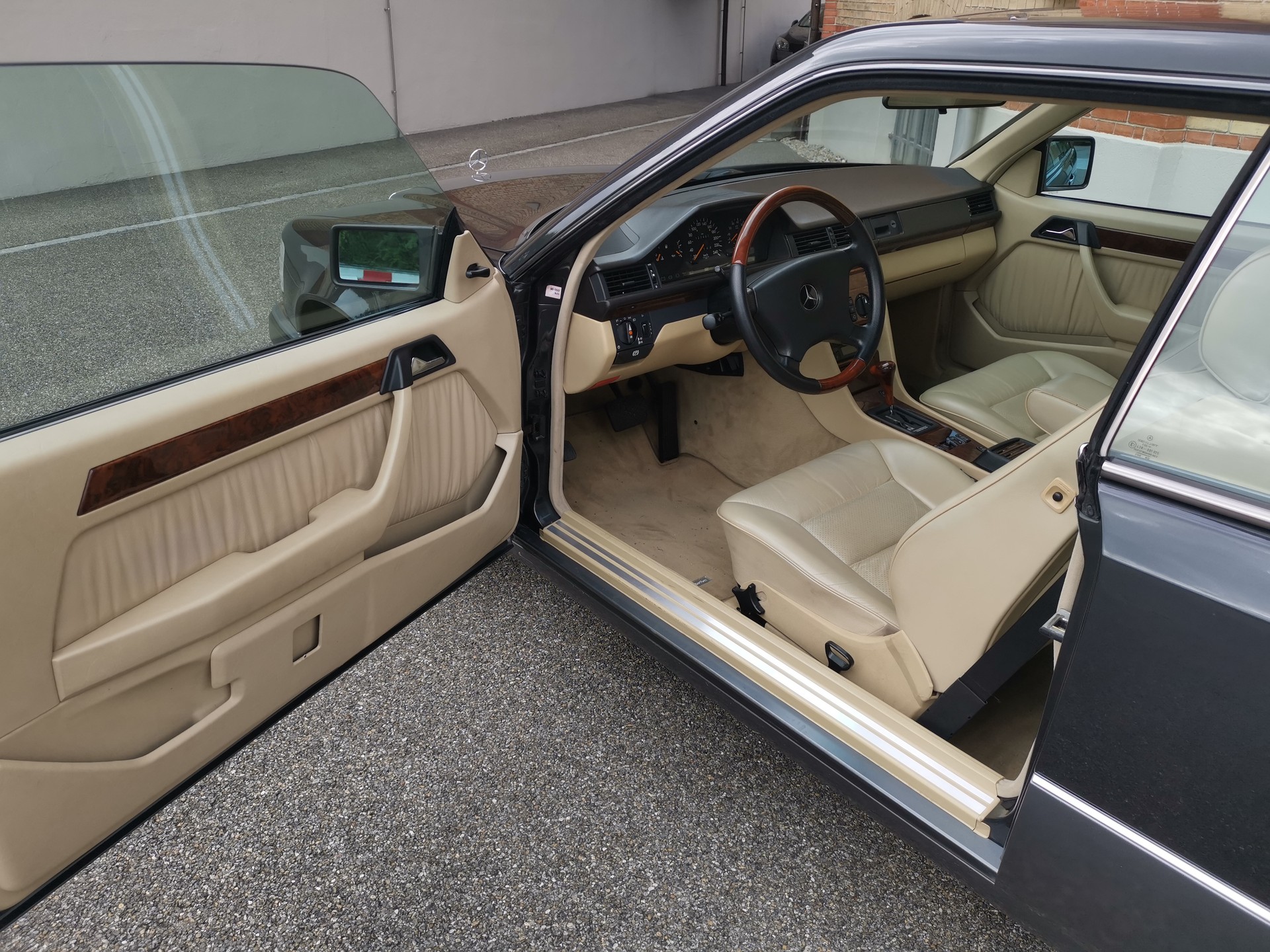 MERCEDES-BENZ 300 CE-image-7