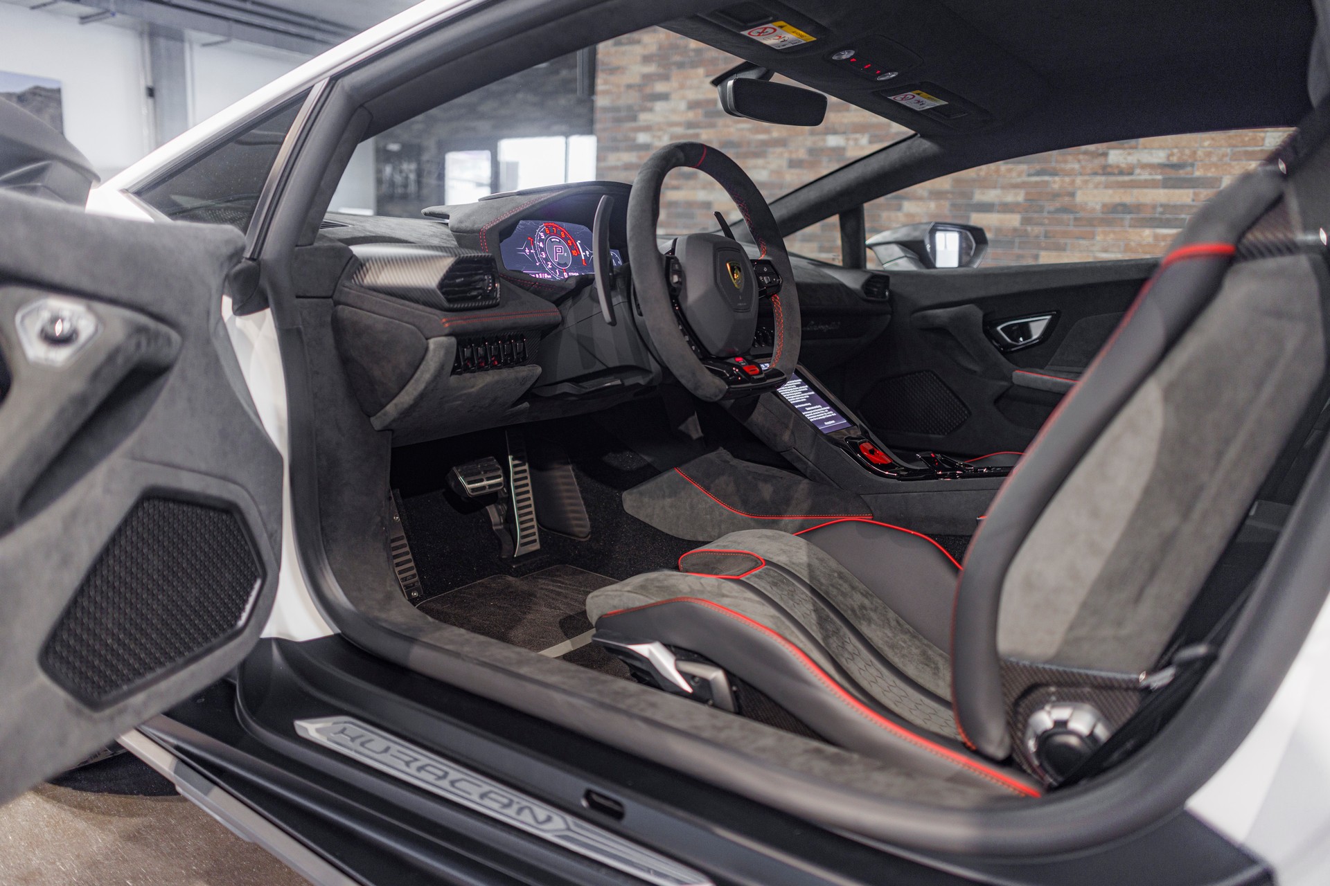 LAMBORGHINI Huracán Sterrato-image-8