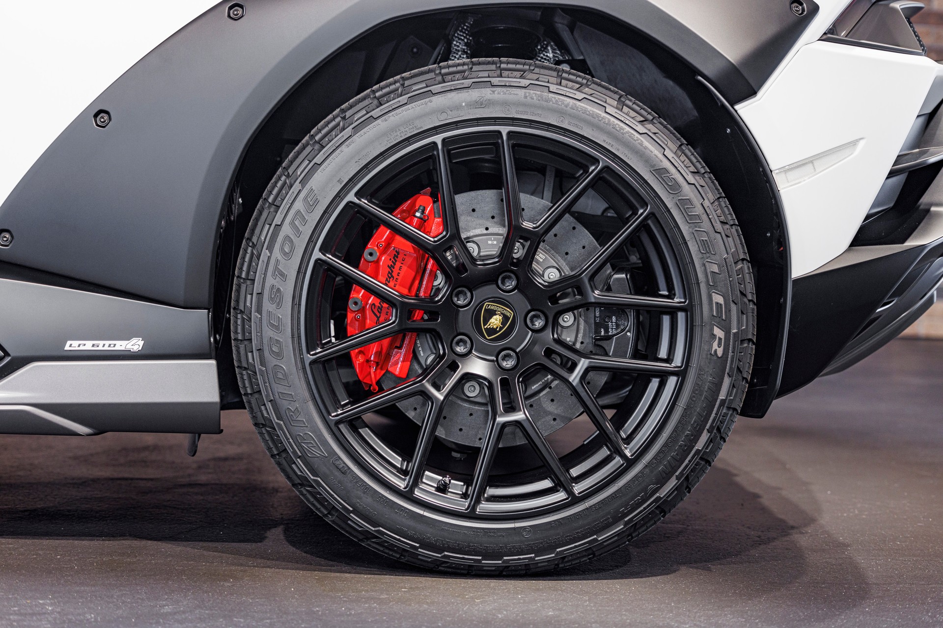 LAMBORGHINI Huracán Sterrato-image-13