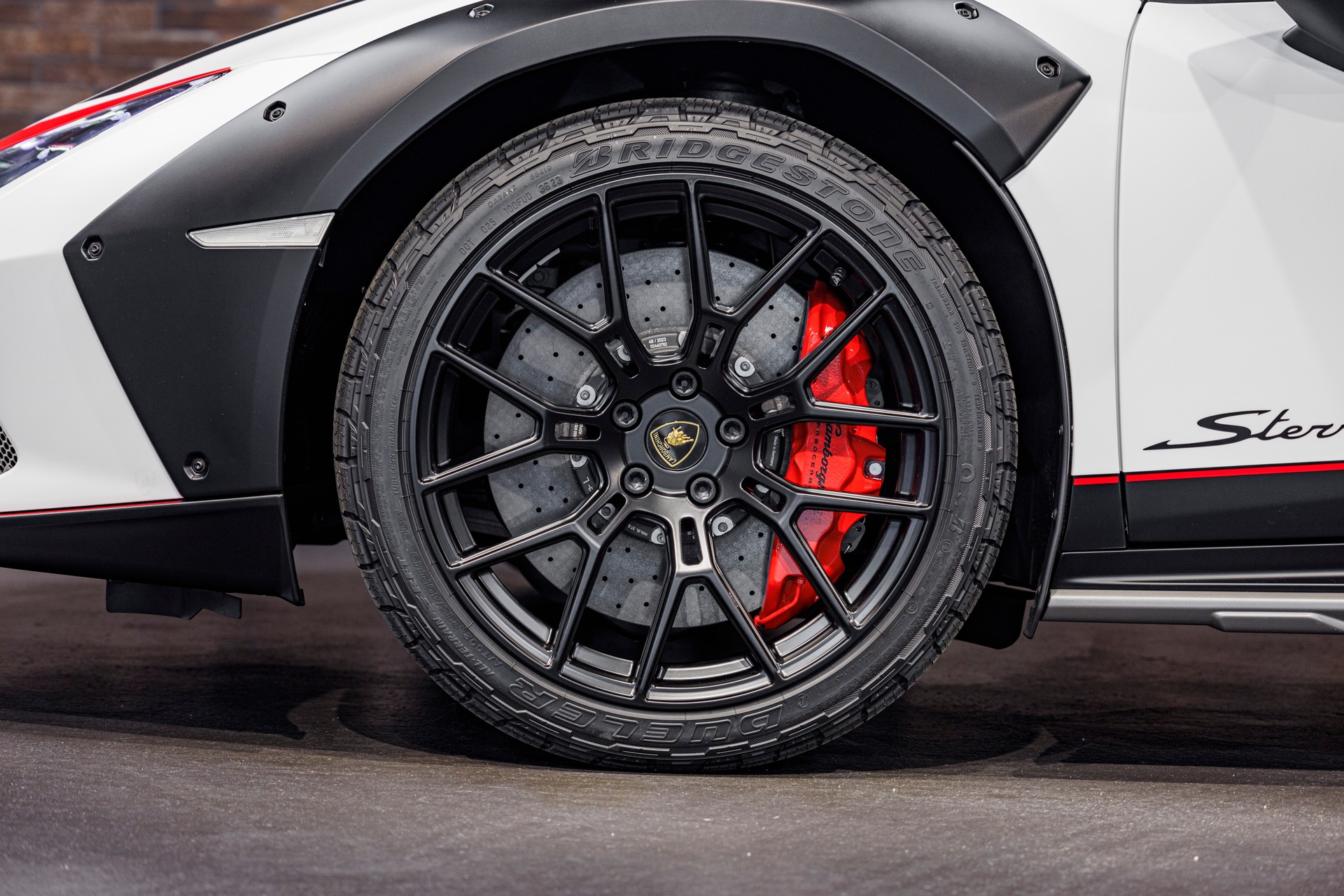 LAMBORGHINI Huracán Sterrato-image-12