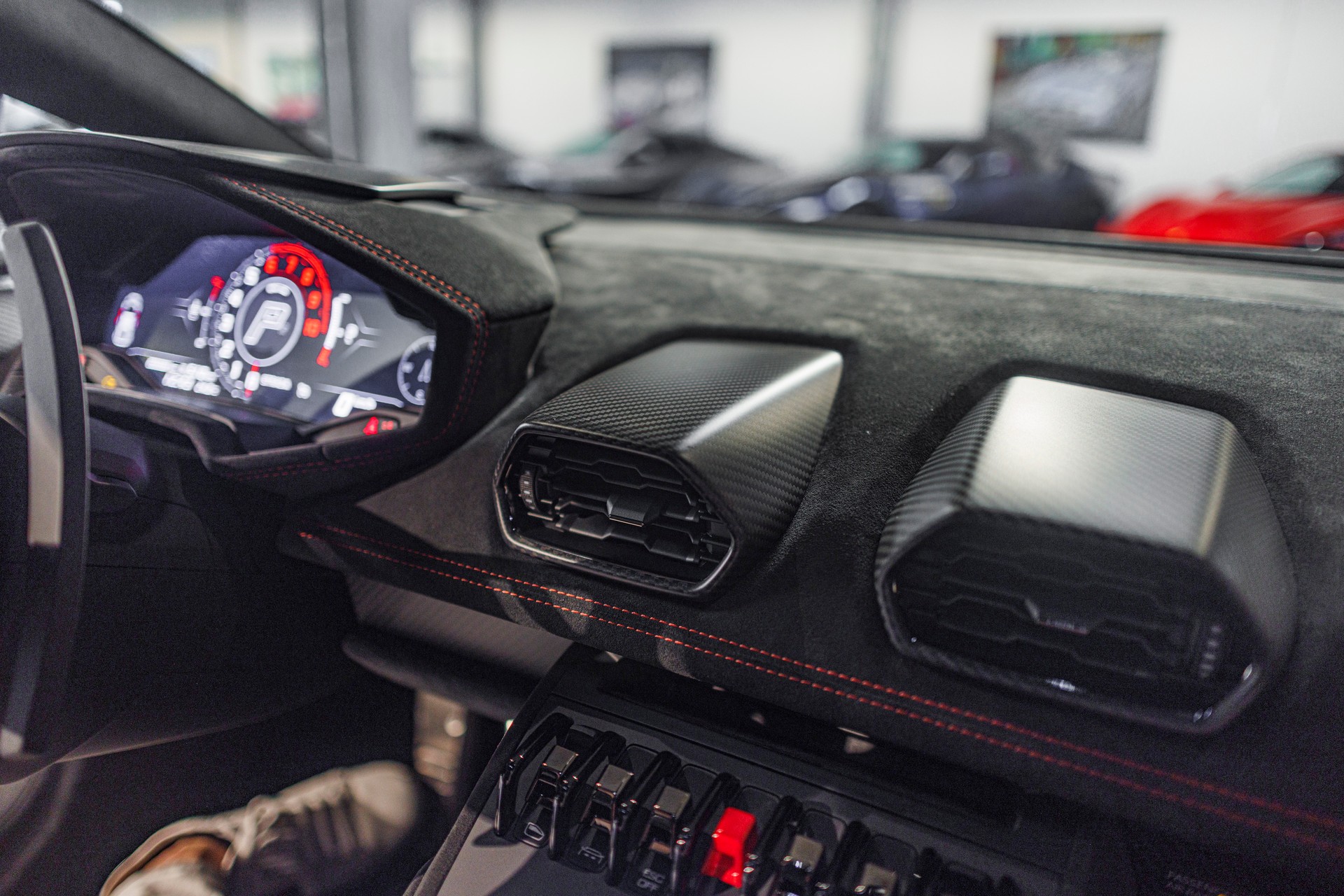 LAMBORGHINI Huracán Sterrato-image-10