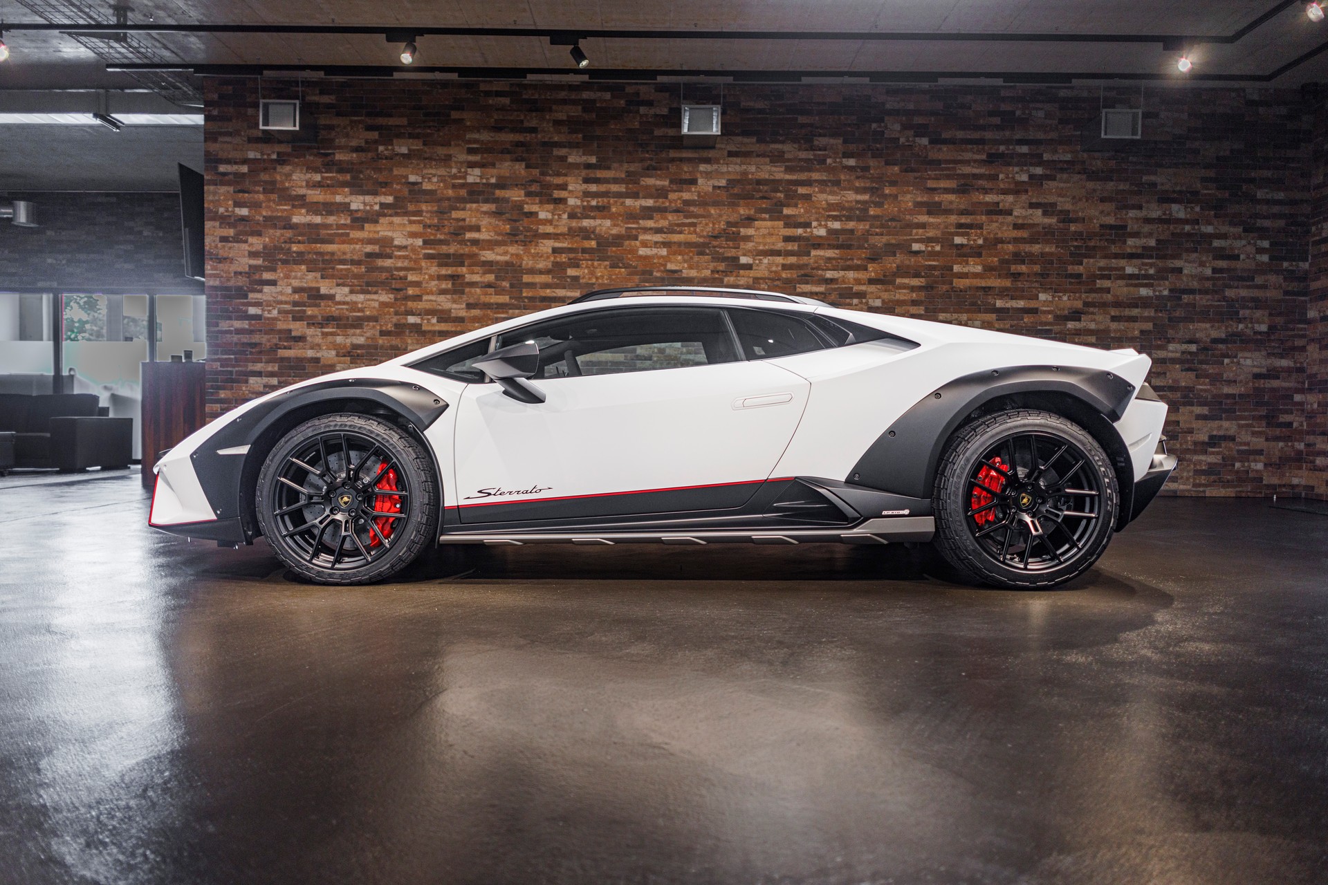 LAMBORGHINI Huracán Sterrato-image-2