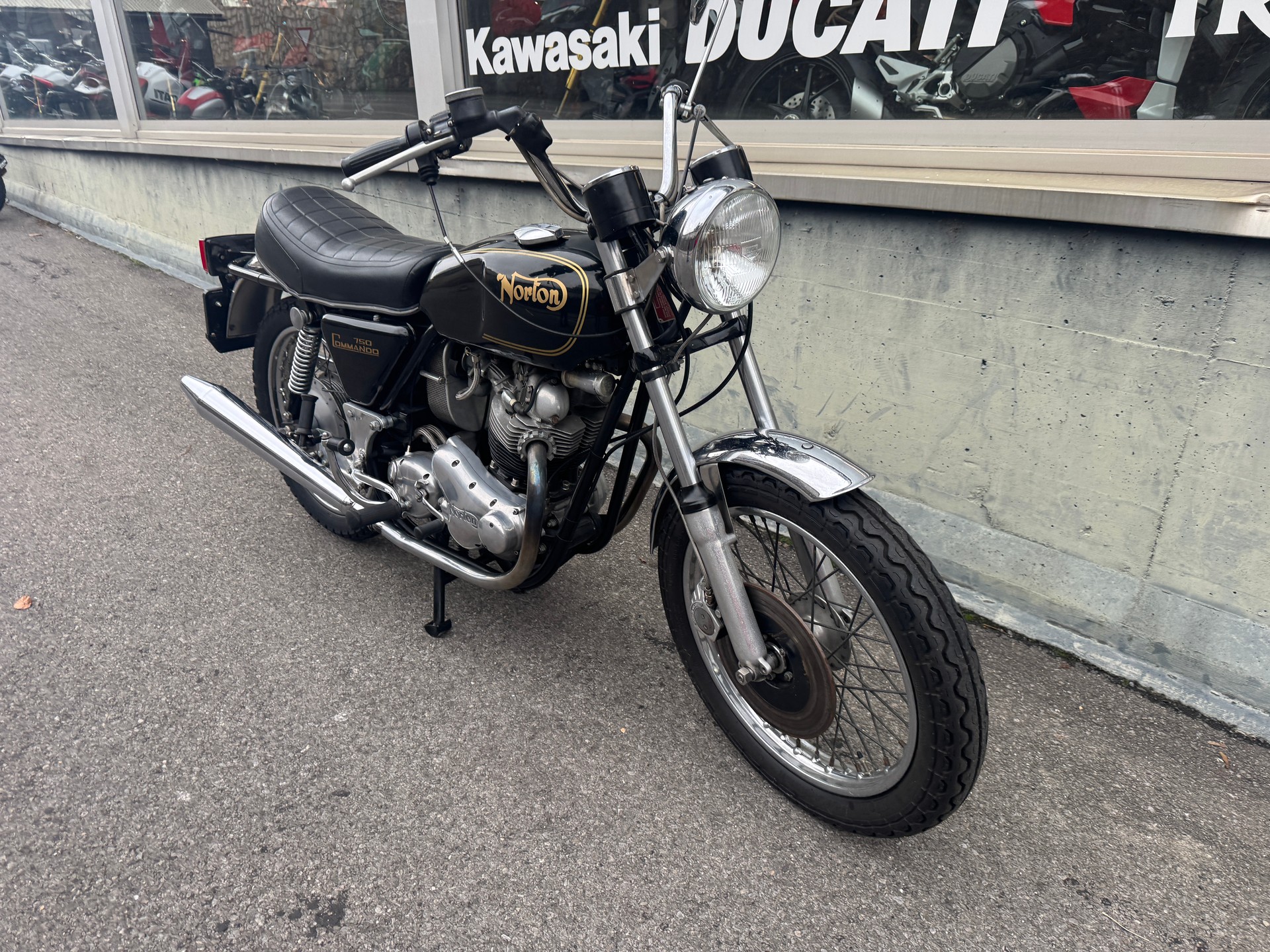 NORTON commando-showroom-element-1