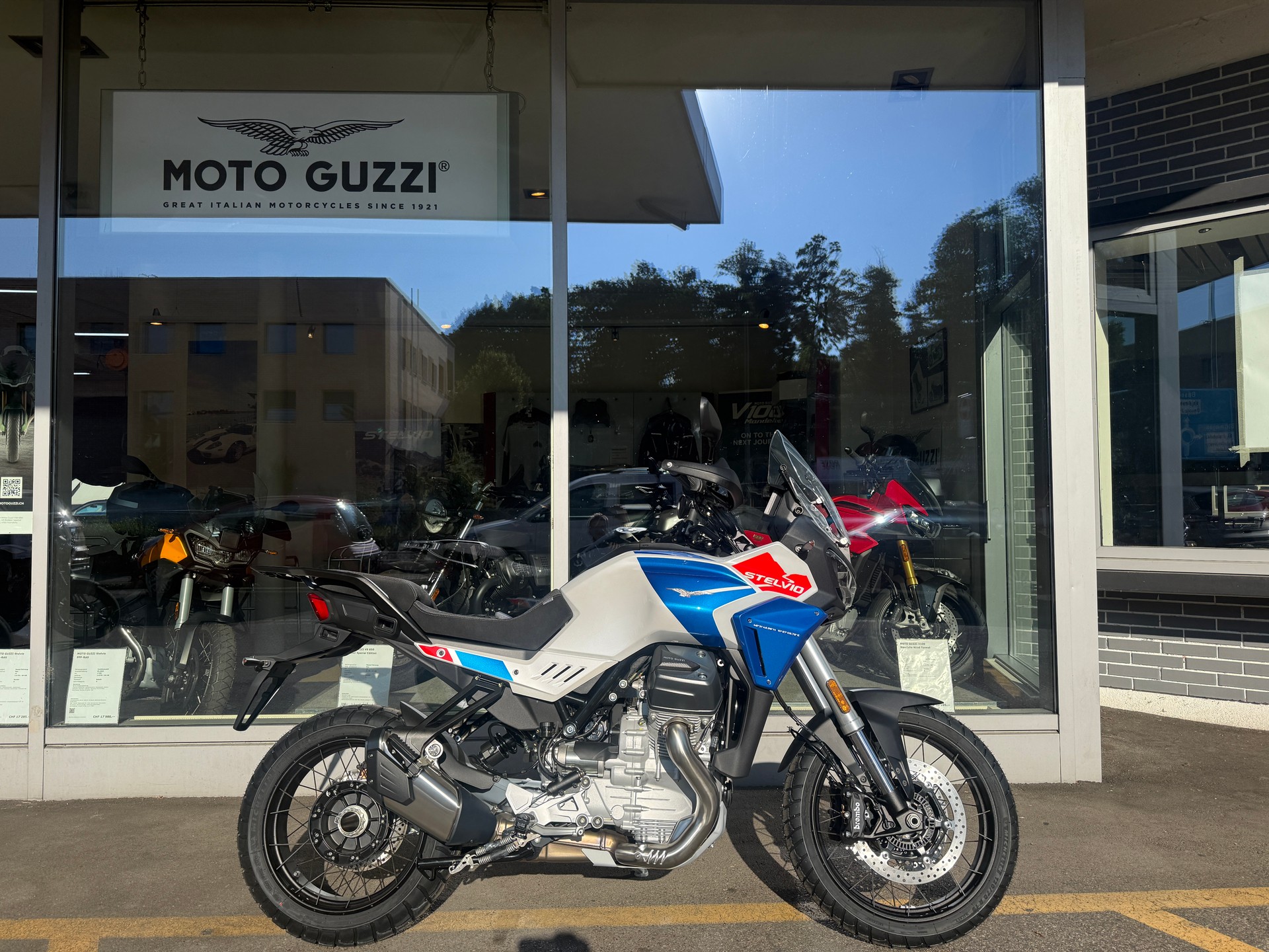 MOTO GUZZI Stelvio Duecento Tributo-image-1