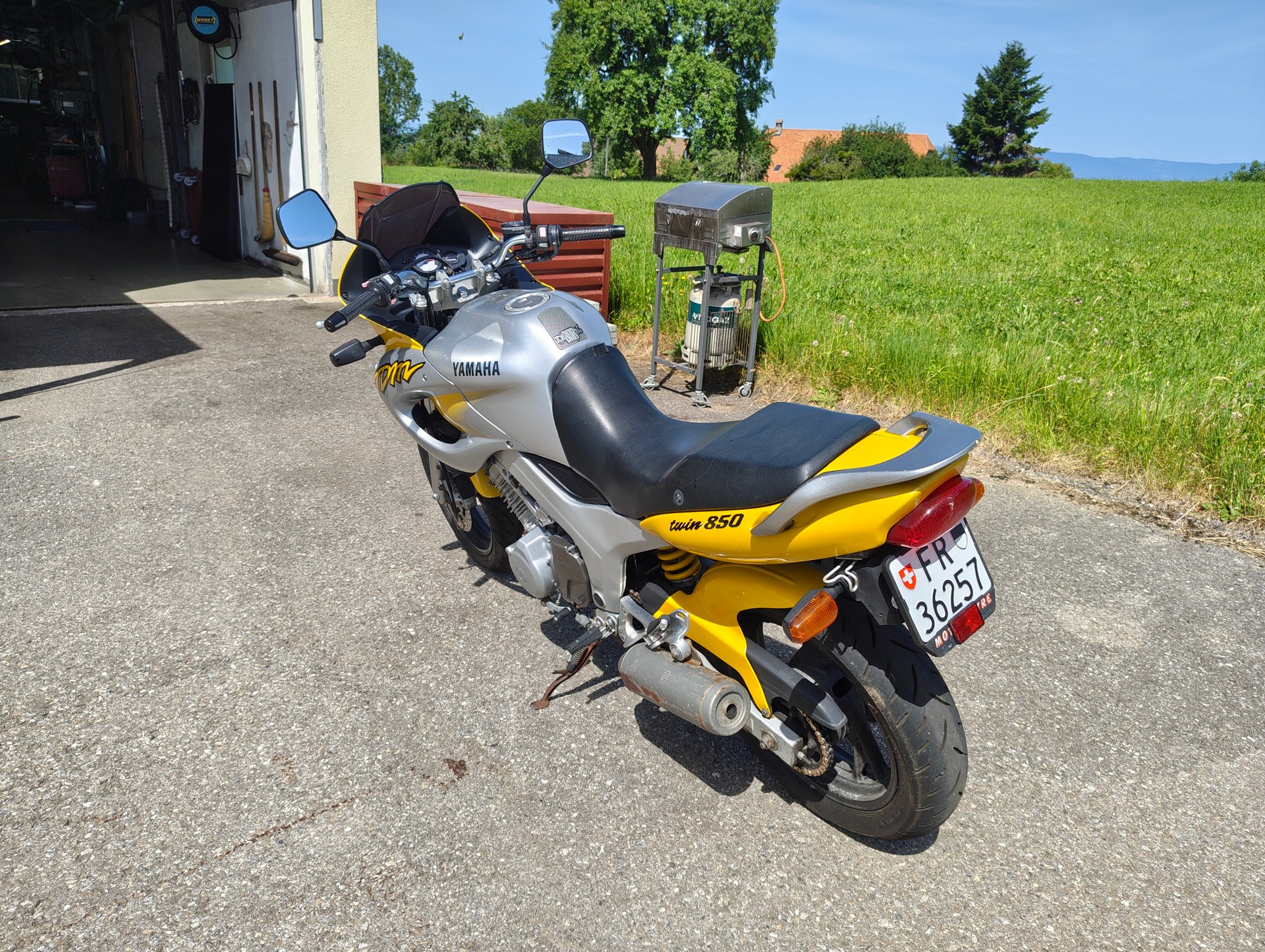 YAMAHA TDM 850-image-2