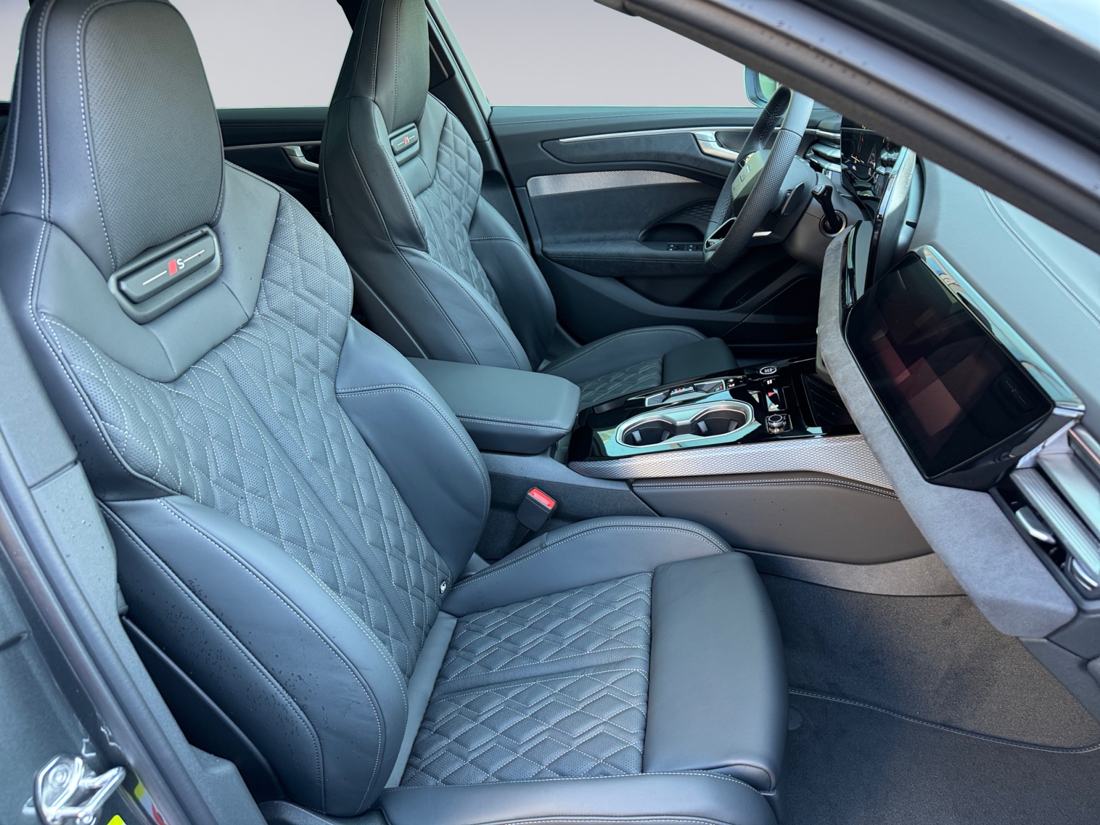 AUDI A6 Avant TFSI quattro 270 kW S tronic-image-12