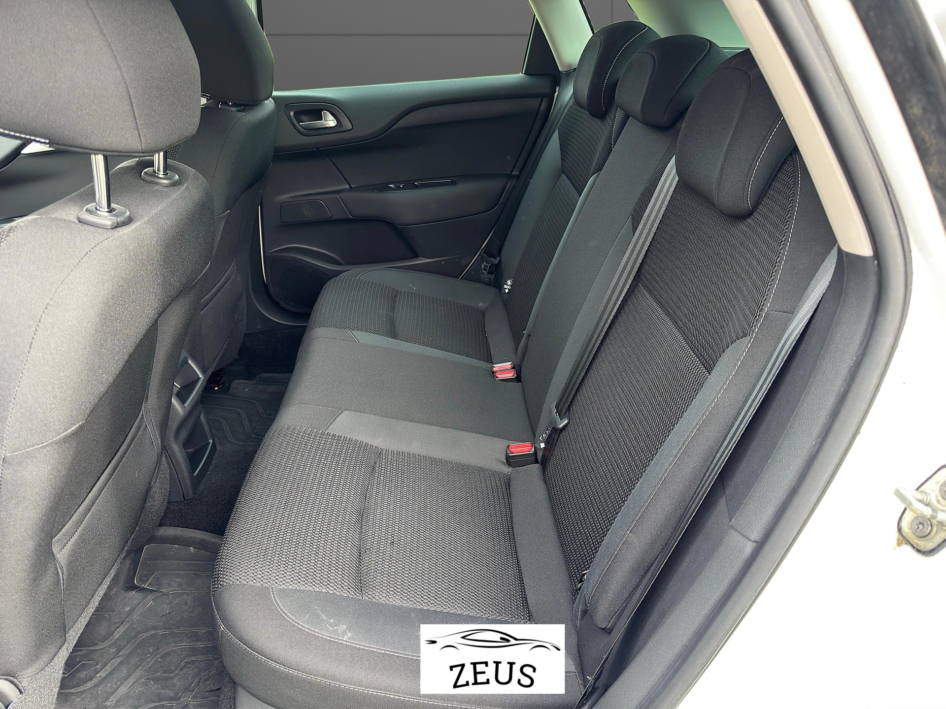 CITROEN C4 1.2 Pure Tech Feel-image-11