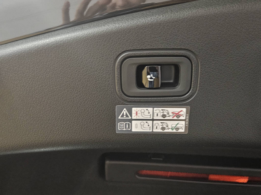MERCEDES-BENZ CLE 450 4Matic AMG Line Coupé-image-13