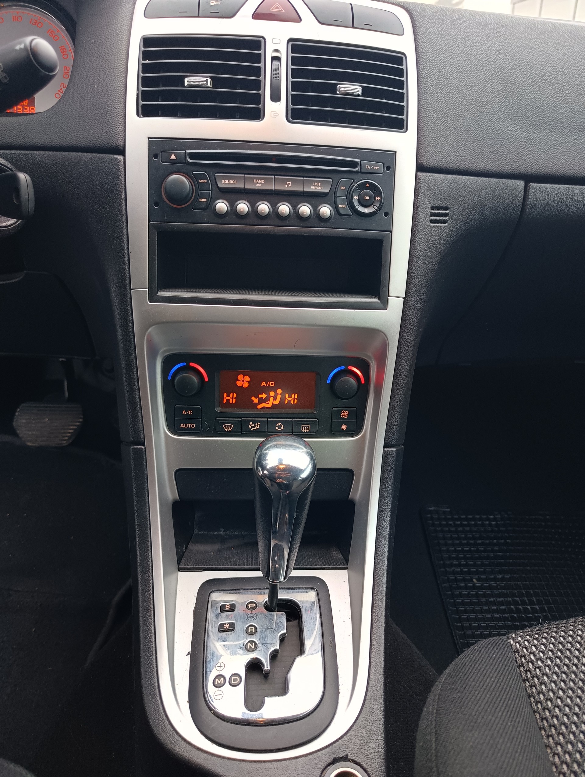 PEUGEOT 307 SW 1.6 16V Premium-image-11