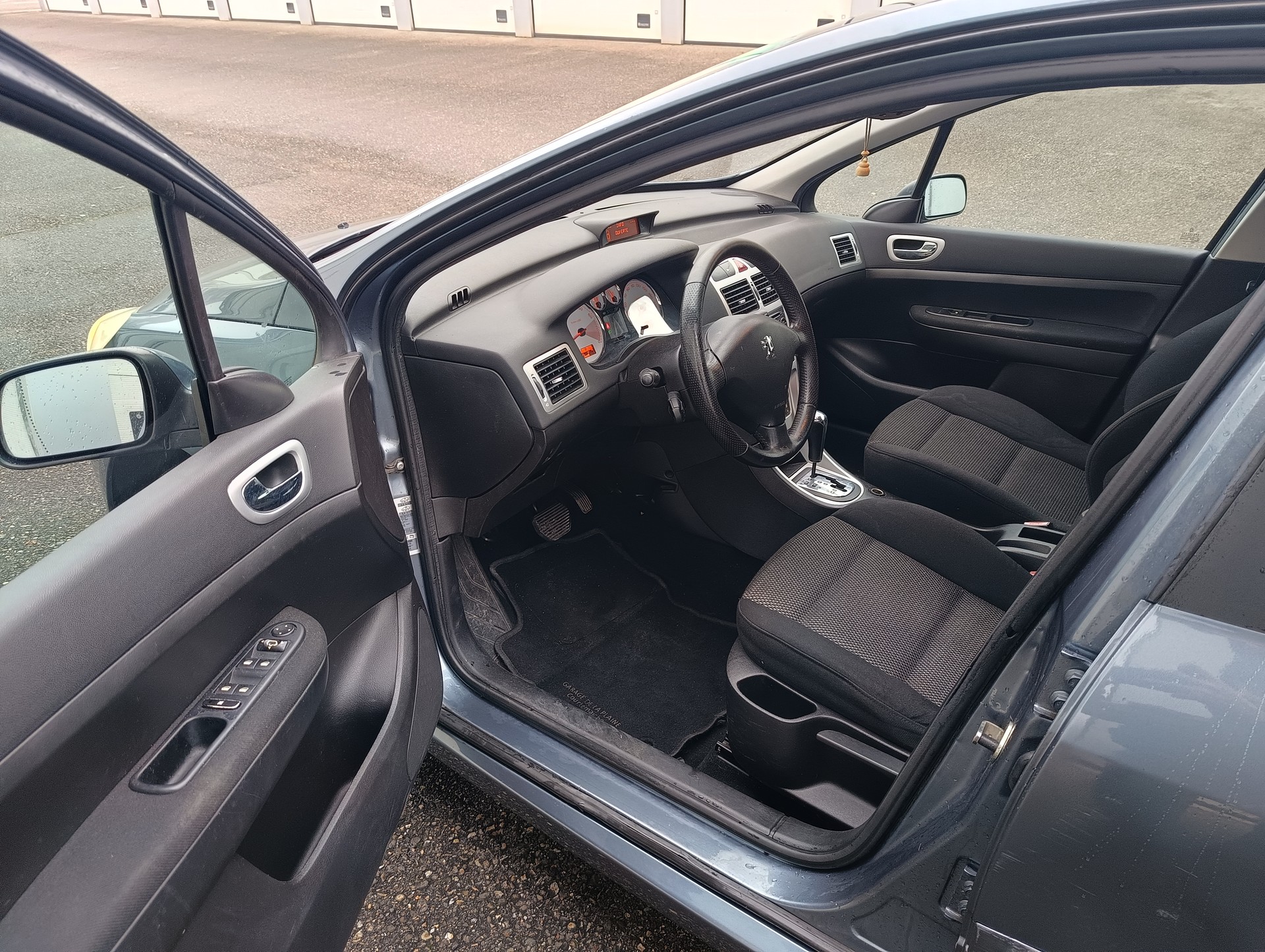PEUGEOT 307 SW 1.6 16V Premium-image-8