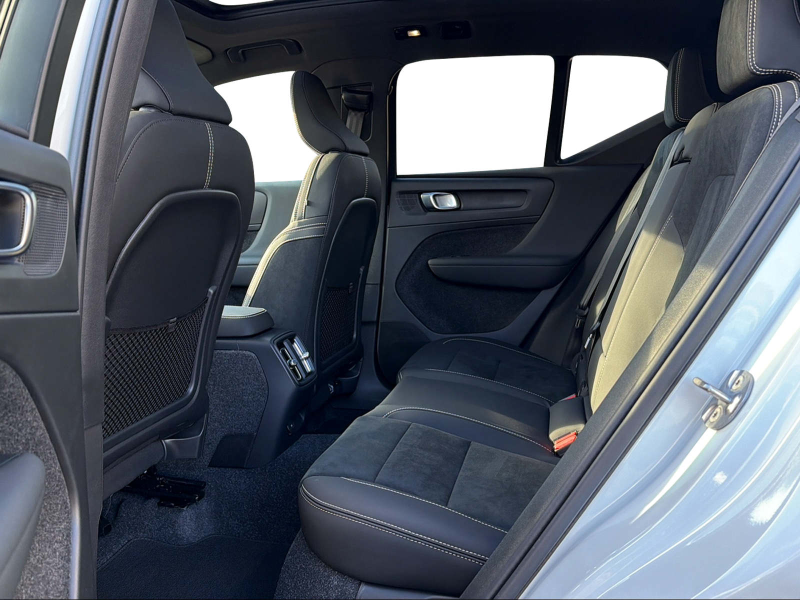 VOLVO EX40 Twin Performance Ultra AWD-image-11