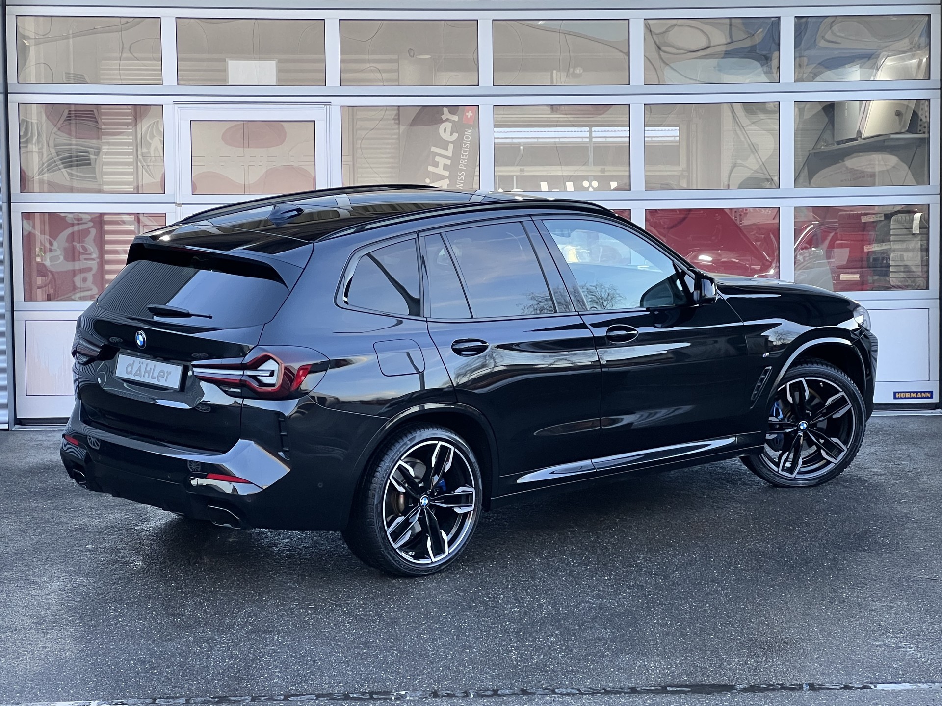 BMW X3 M40i Individual-showroom-element-3