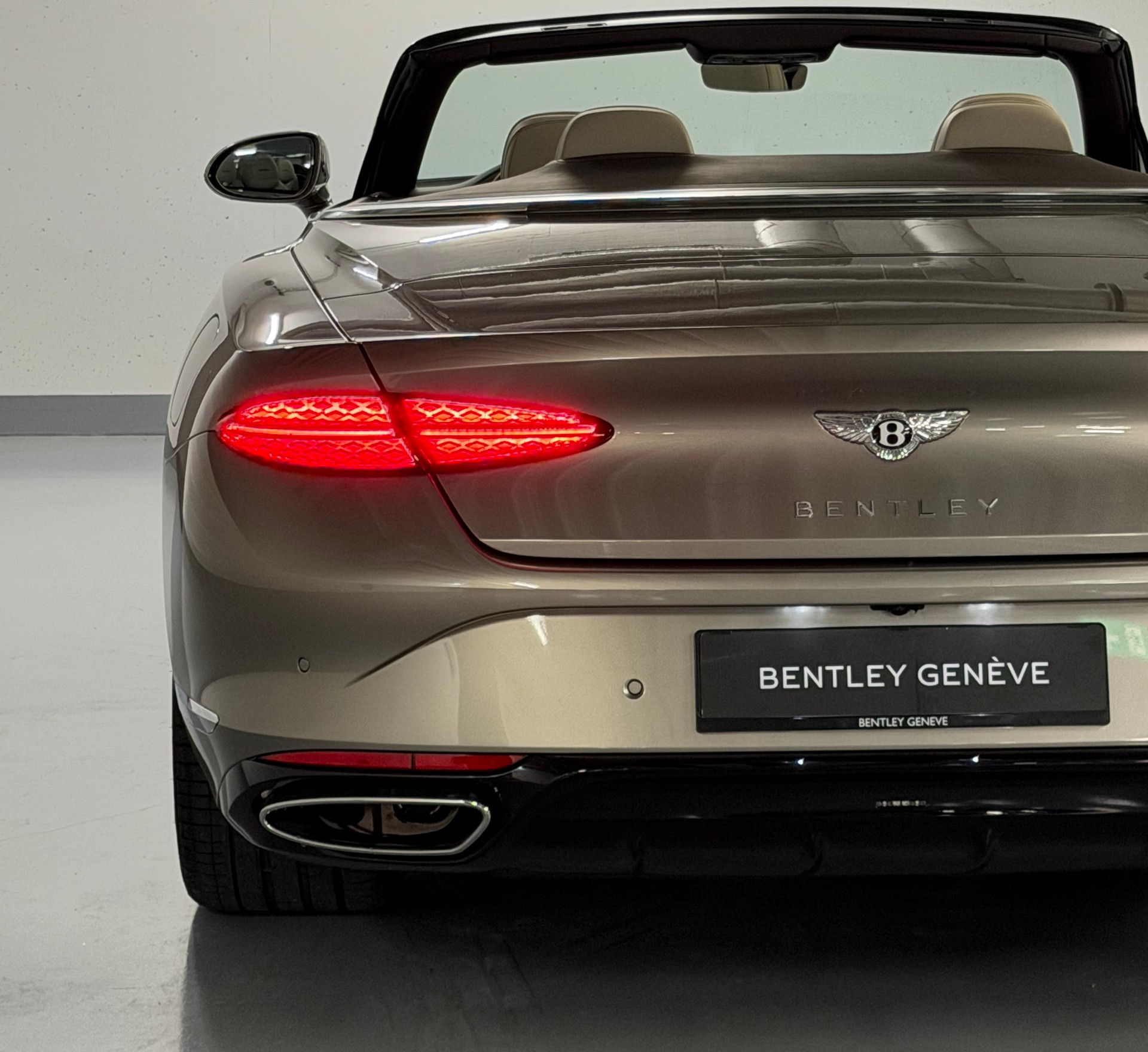BENTLEY Continental GTC 4.0 V8 PHEV Azure Pale Brodgar-image-30