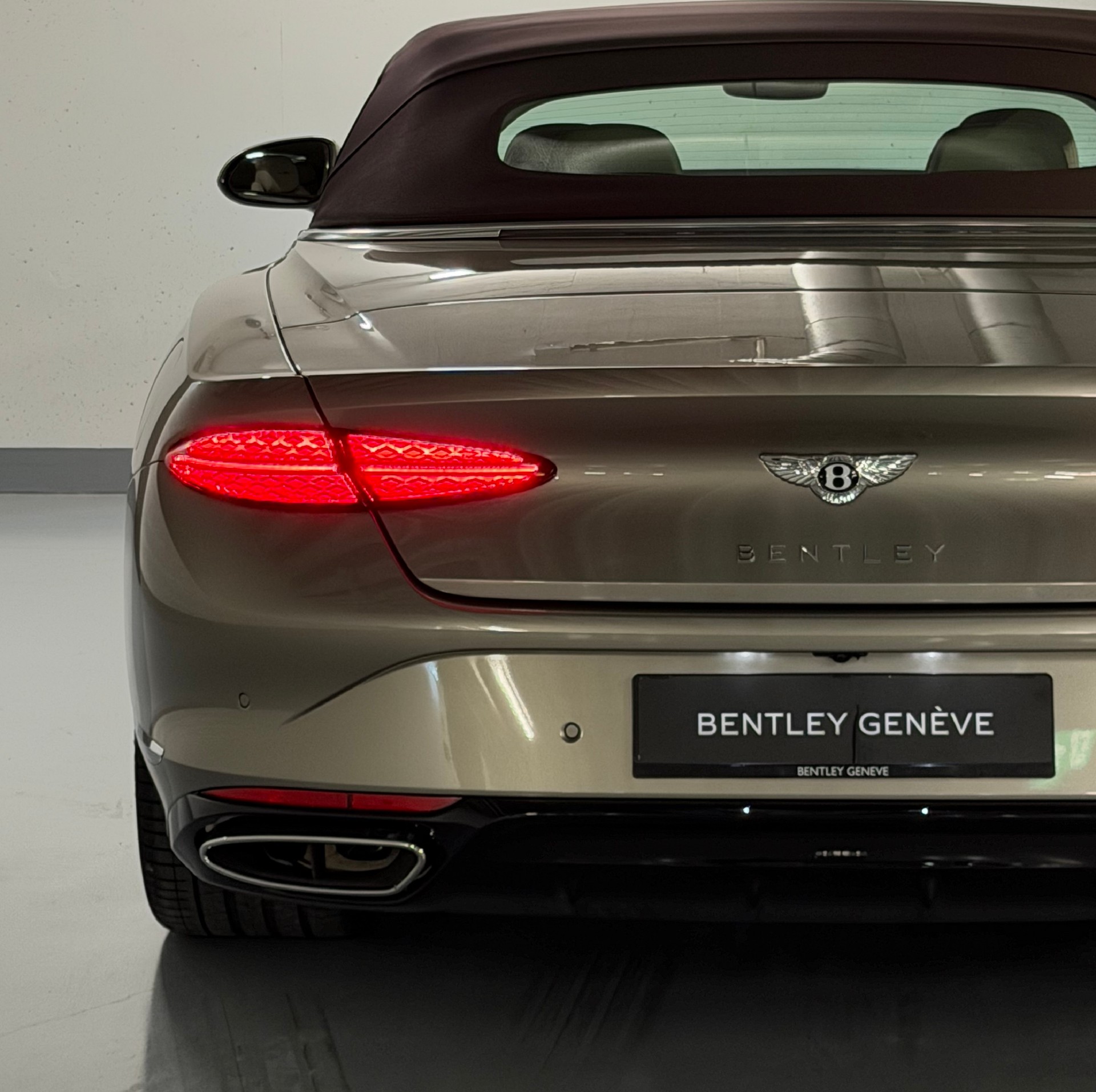 BENTLEY Continental GTC 4.0 V8 PHEV Azure Pale Brodgar-image-31