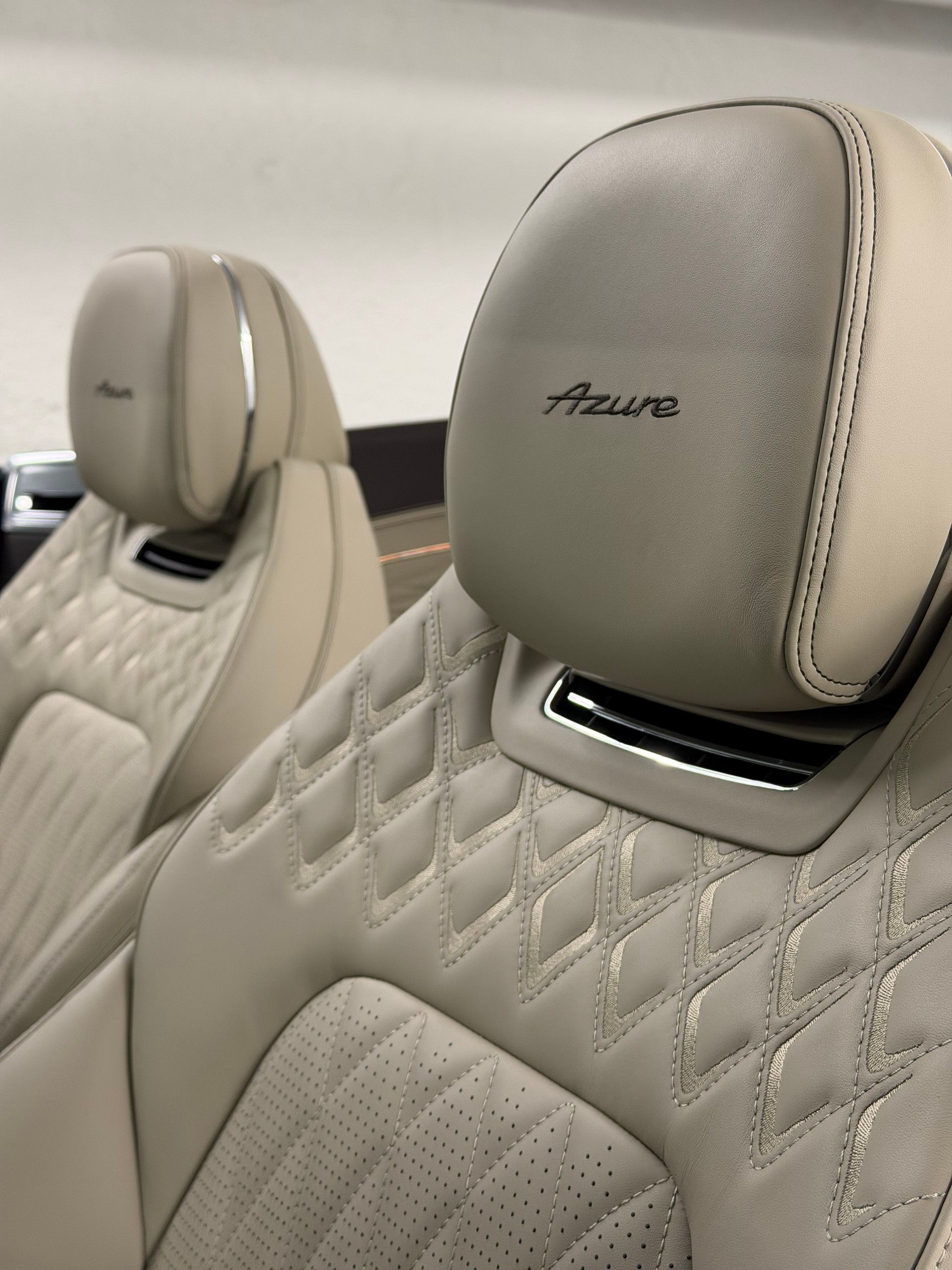 BENTLEY Continental GTC 4.0 V8 PHEV Azure Pale Brodgar-image-17