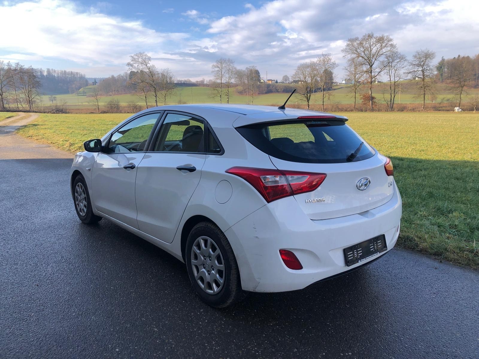 HYUNDAI i30-image-2