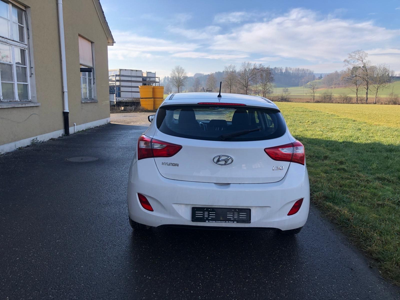 HYUNDAI i30-image-1
