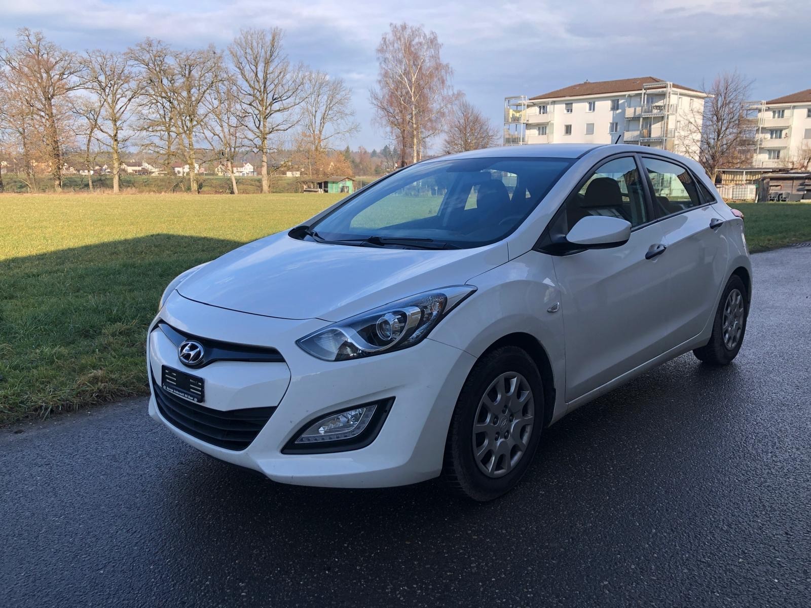 HYUNDAI i30-image-4