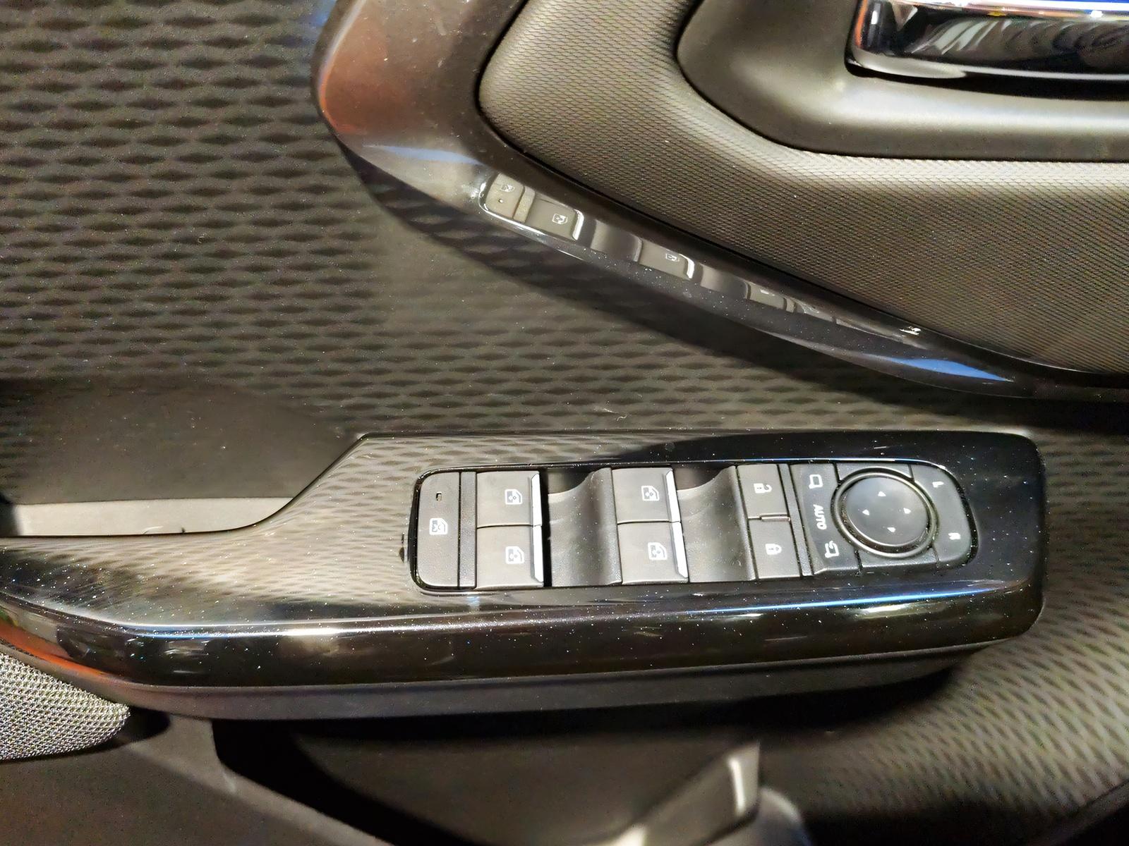 TOYOTA Urban Cruiser Premium AWD-image-14