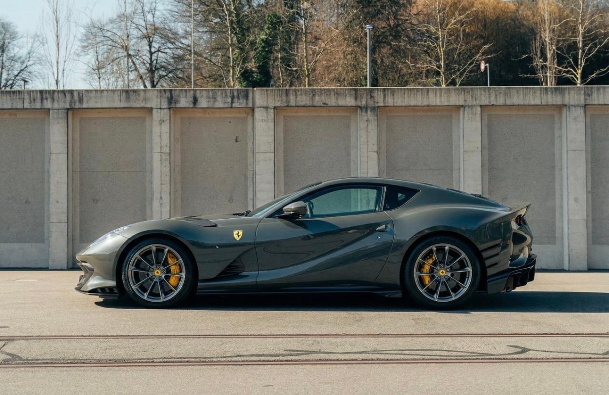FERRARI 812 Competizione-image-1