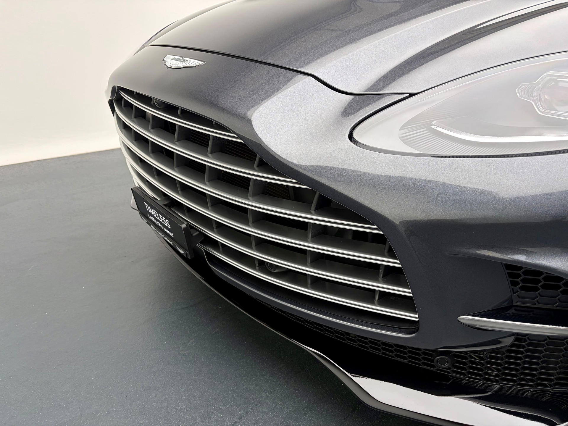 ASTON MARTIN DBX 707 4.0 V8 Bi-Turbo-image-17