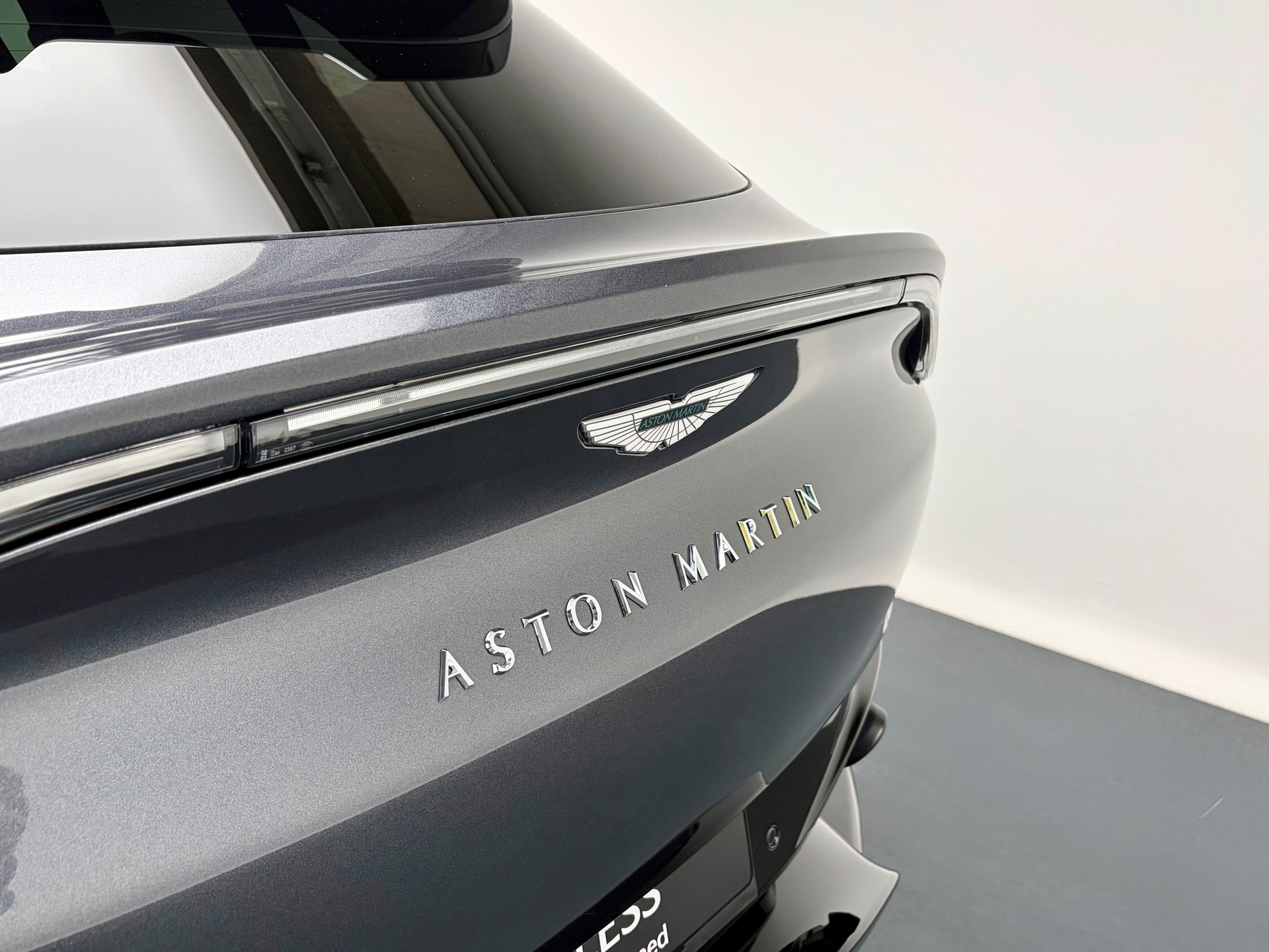 ASTON MARTIN DBX 707 4.0 V8 Bi-Turbo-image-19