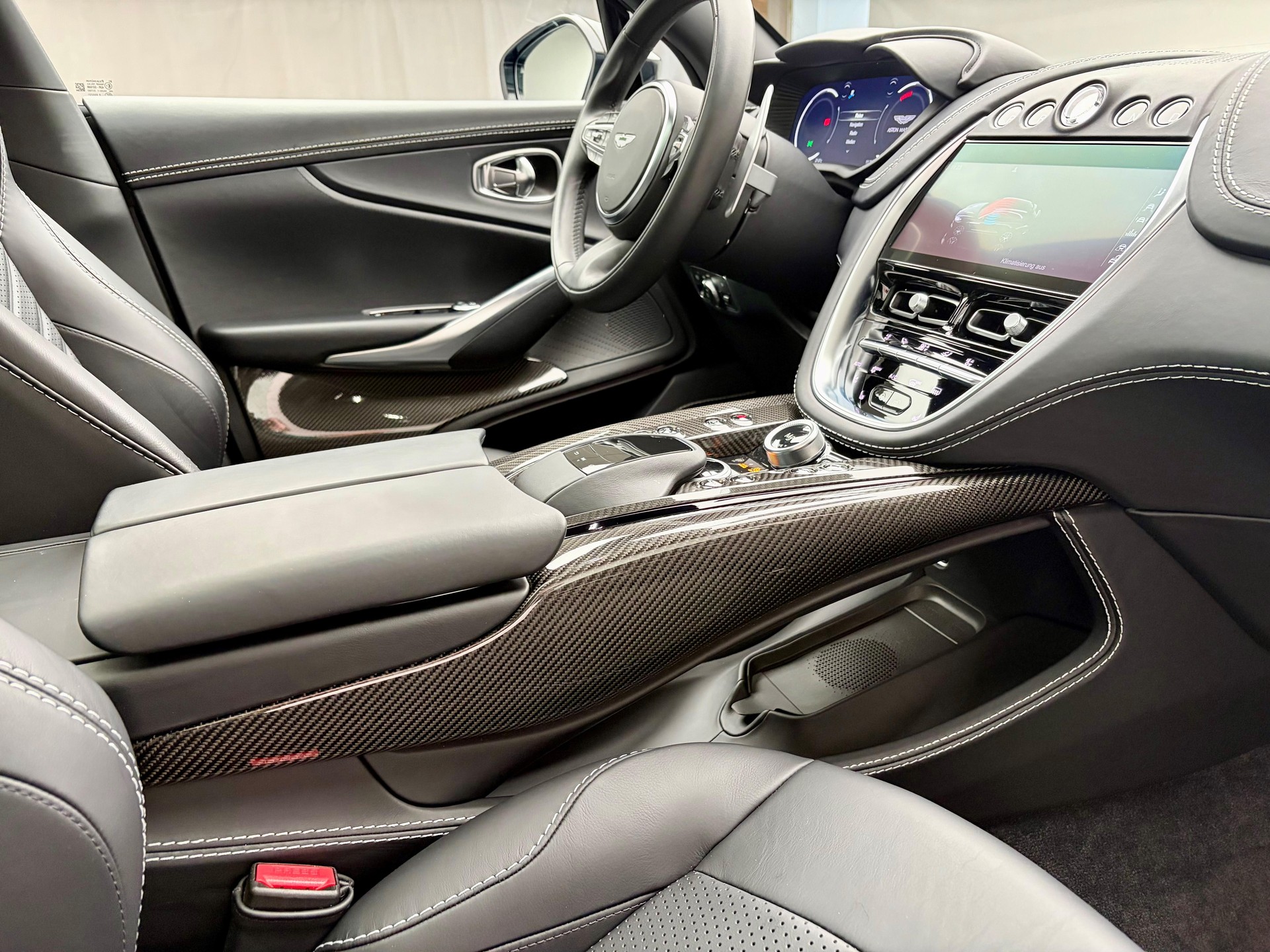 ASTON MARTIN DBX 707 4.0 V8 Bi-Turbo-image-10