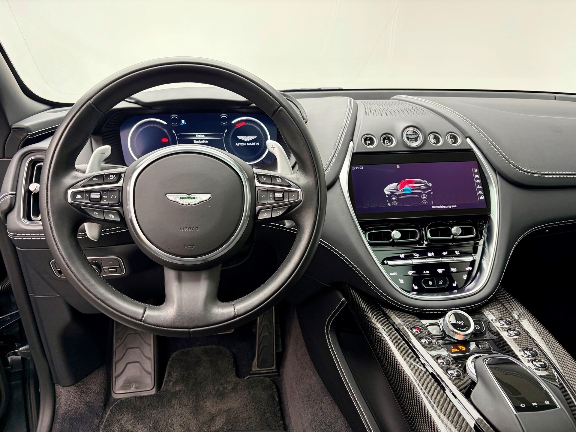 ASTON MARTIN DBX 707 4.0 V8 Bi-Turbo-showroom-element-2