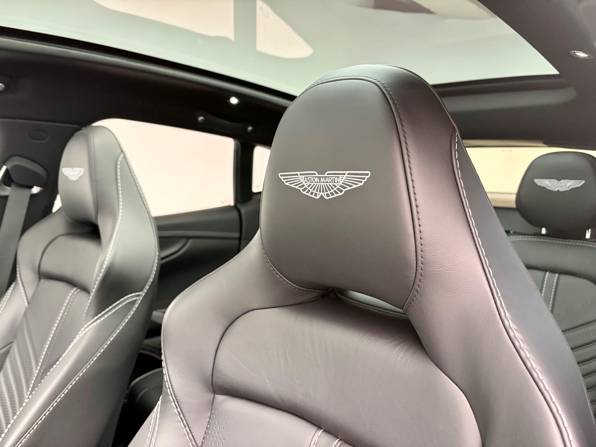 ASTON MARTIN DBX 707 4.0 V8 Bi-Turbo-image-5