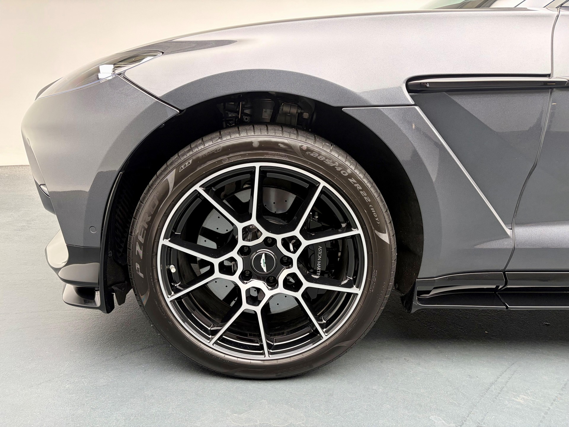 ASTON MARTIN DBX 707 4.0 V8 Bi-Turbo-image-13
